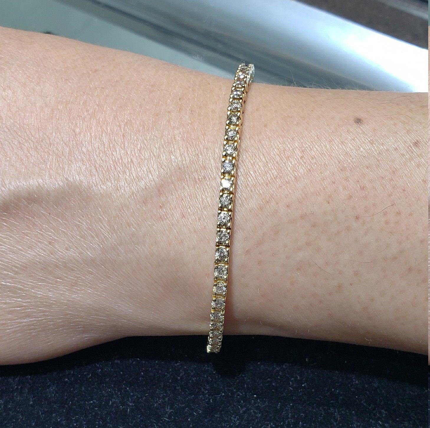 ♥ Tennis Bracelet Description ♥

Main Stone: Diamond 
Approx. Diamond Total Carat: 3.00cttw
Diamond Color: H
Diamond Clarity: VS2/SI1
Diamond Cut: Round
Metal Type: 14K Yellow Gold 
Metal Weight: 13 grams
Bracelet Length: 7 Inches
Bracelet Width: