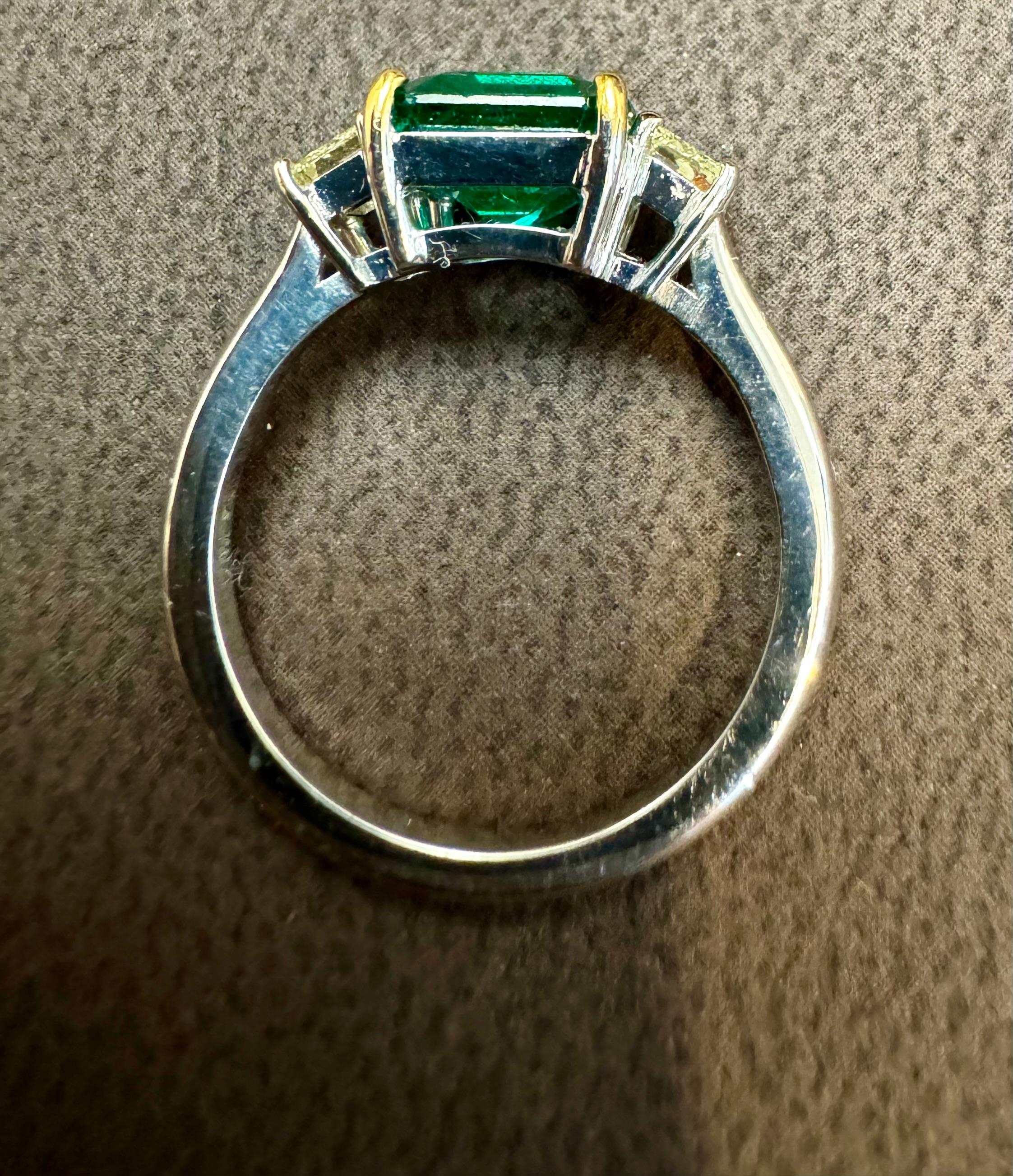 3 Ct Emerald Cut Colombian Emerald & 0.8 Ct Yellow Diamond Ring  18Kt White Gold For Sale 6