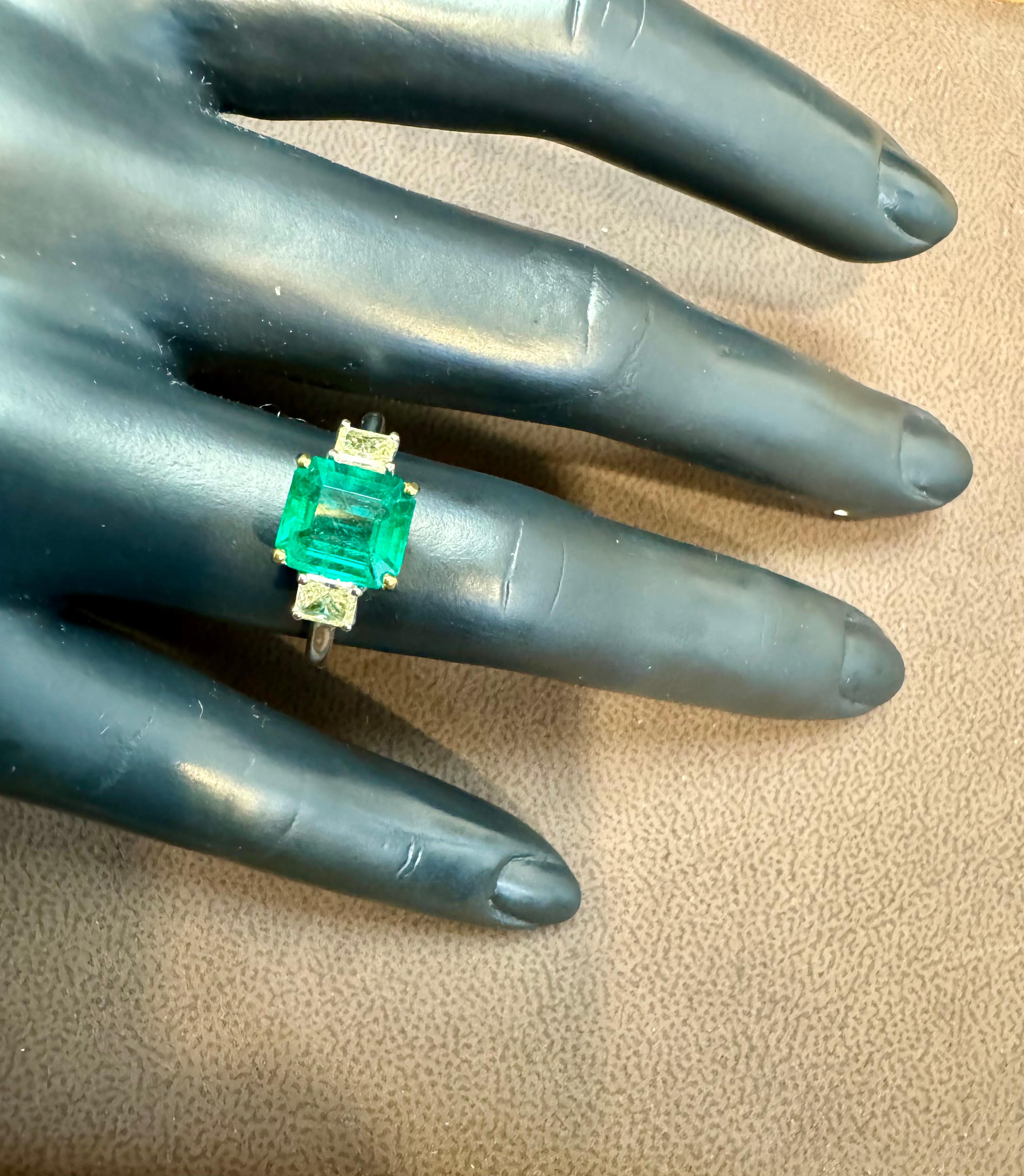 3 Ct Emerald Cut Colombian Emerald & 0.8 Ct Yellow Diamond Ring  18Kt White Gold For Sale 7