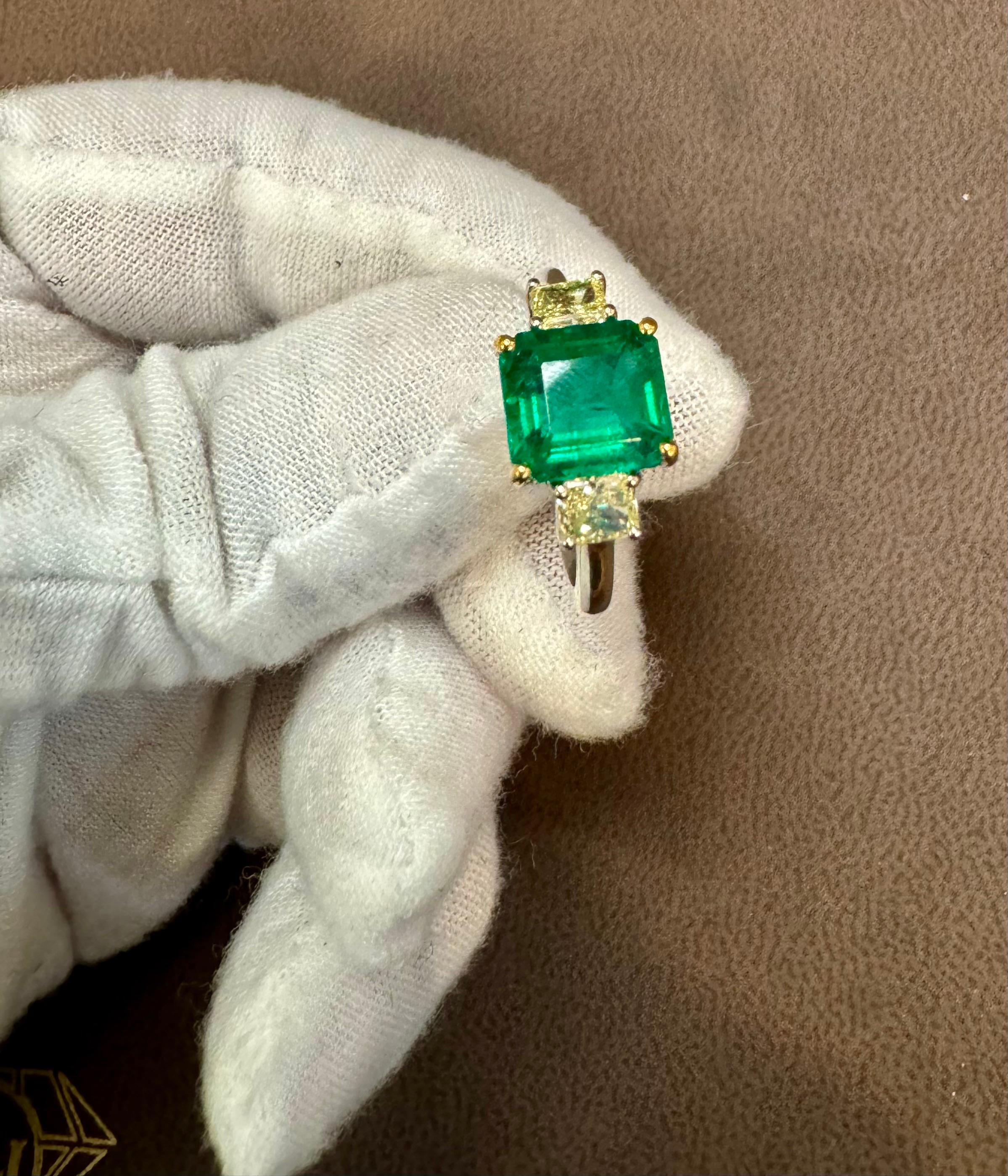 3 Ct Emerald Cut Colombian Emerald & 0.8 Ct Yellow Diamond Ring  18Kt White Gold For Sale 8