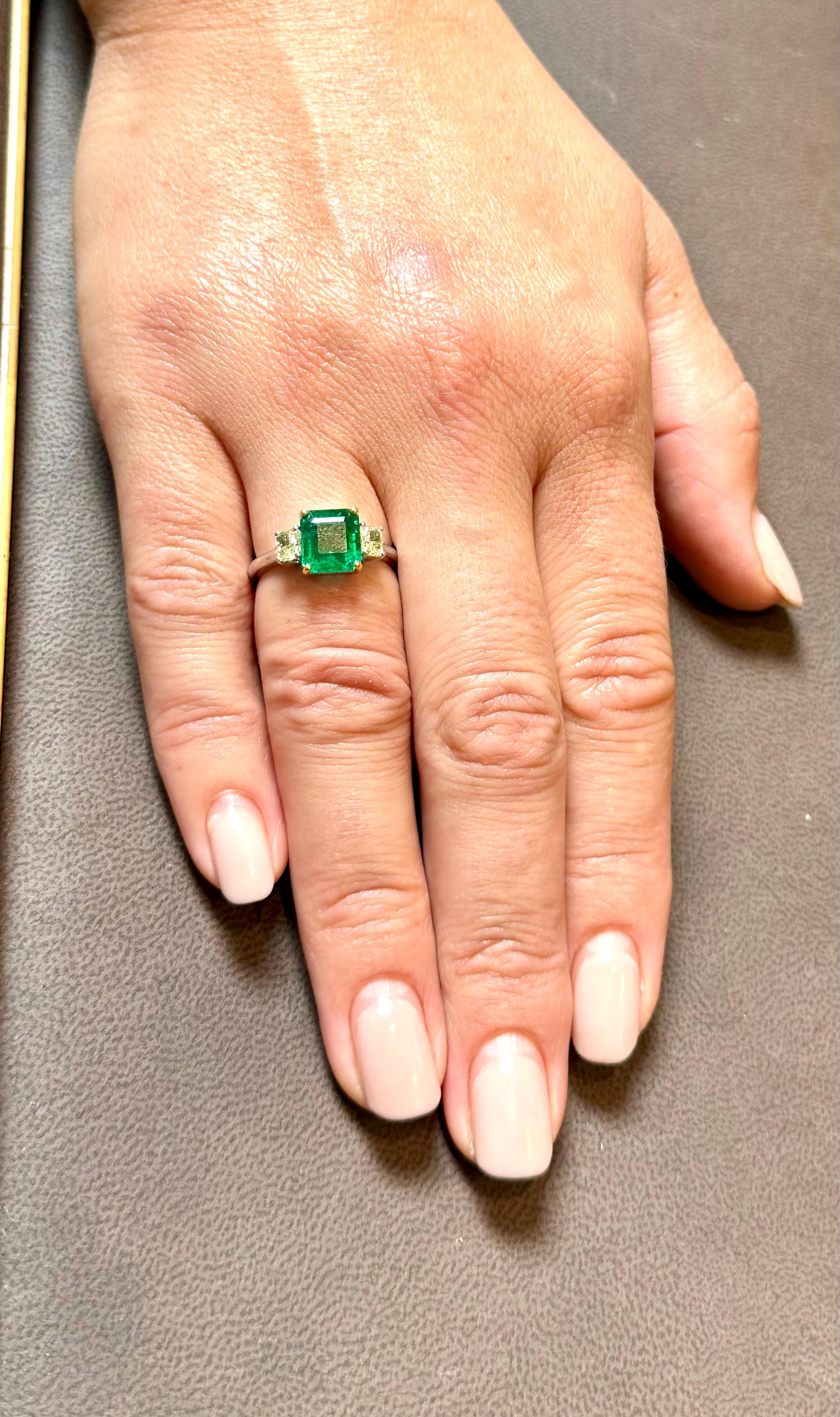 3 Ct Emerald Cut Colombian Emerald & 0.8 Ct Yellow Diamond Ring  18Kt White Gold For Sale 12