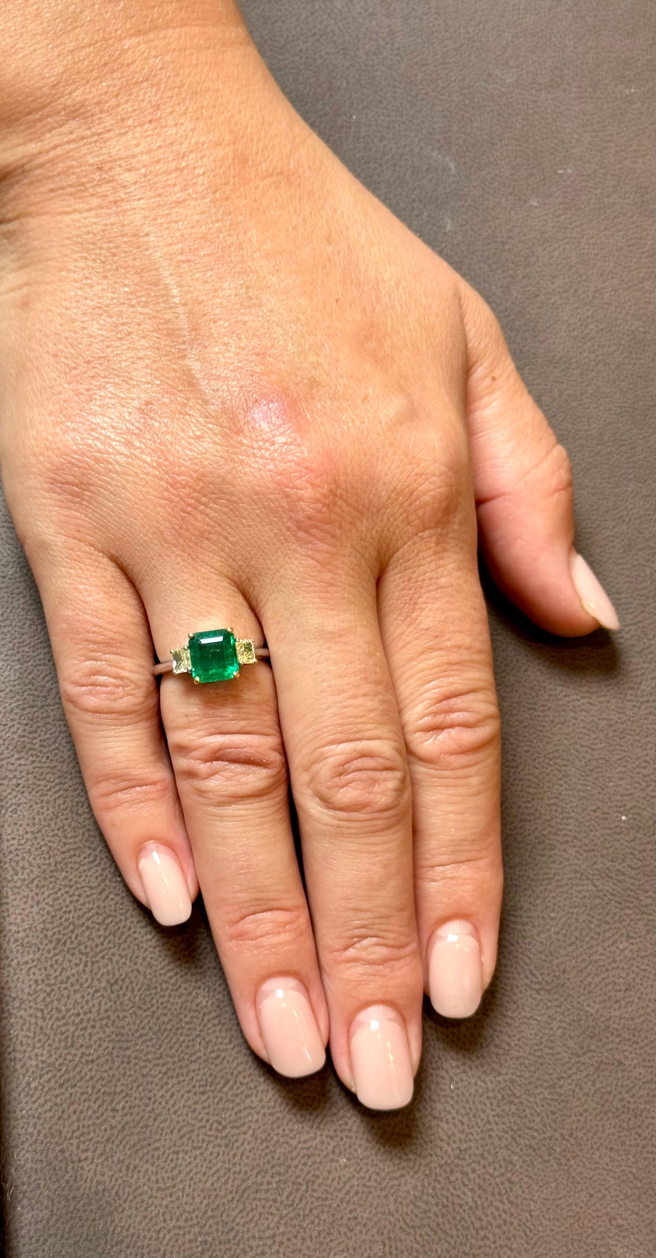 3 Ct Emerald Cut Colombian Emerald & 0.8 Ct Yellow Diamond Ring  18Kt White Gold For Sale 15