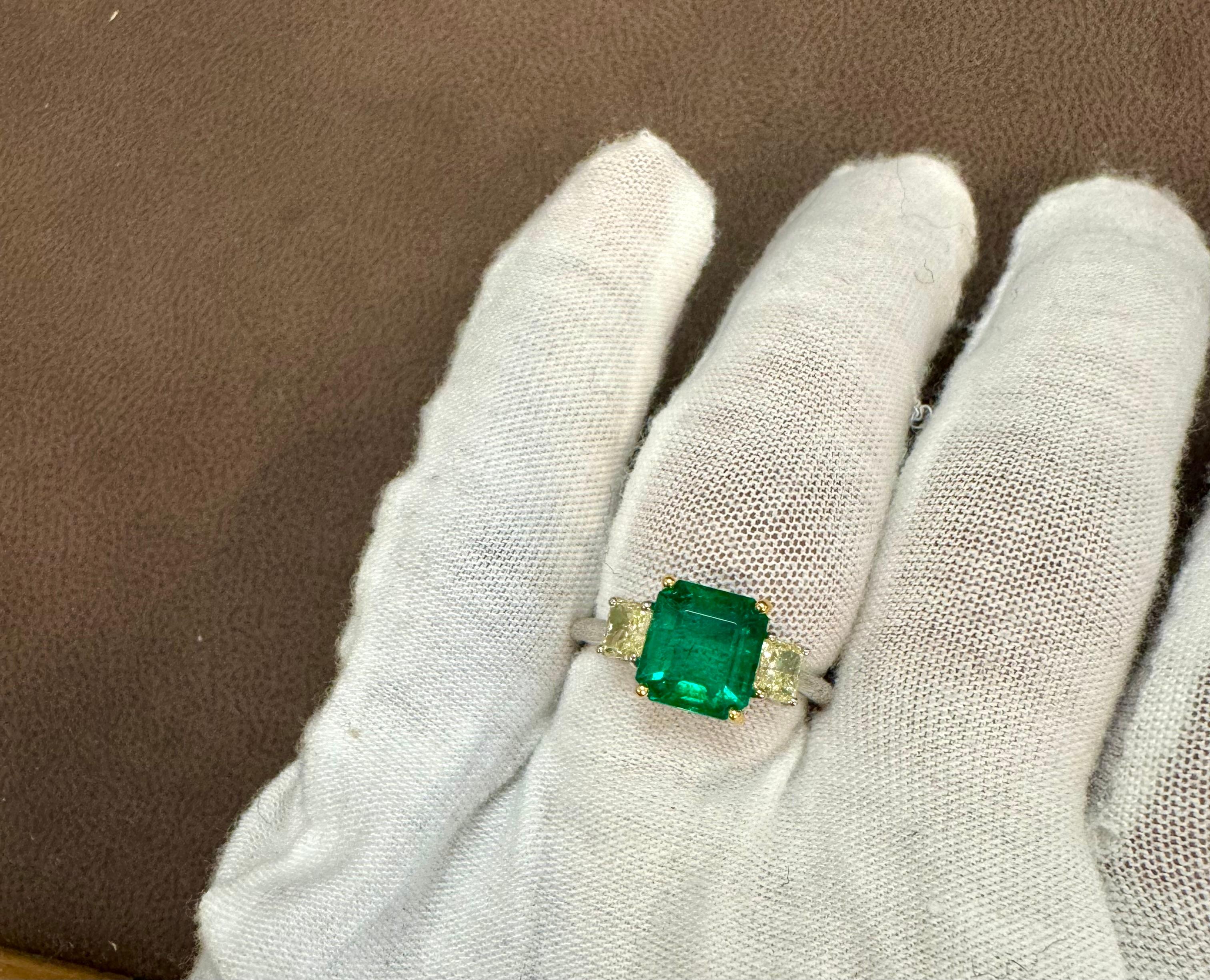3 Ct Emerald Cut Colombian Emerald & 0.8 Ct Yellow Diamond Ring  18Kt White Gold For Sale 1