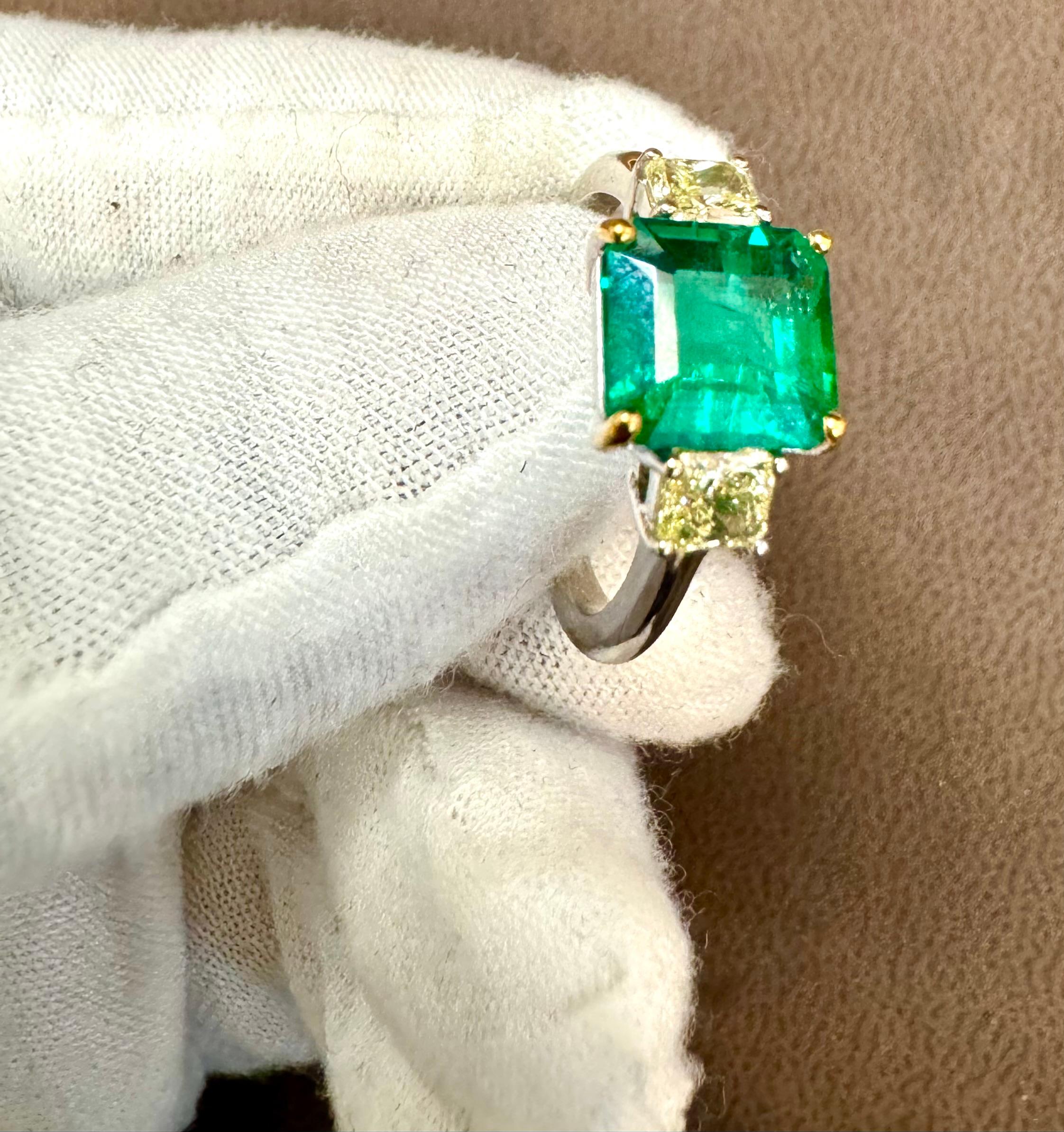 3 Ct Emerald Cut Colombian Emerald & 0.8 Ct Yellow Diamond Ring  18Kt White Gold For Sale 2