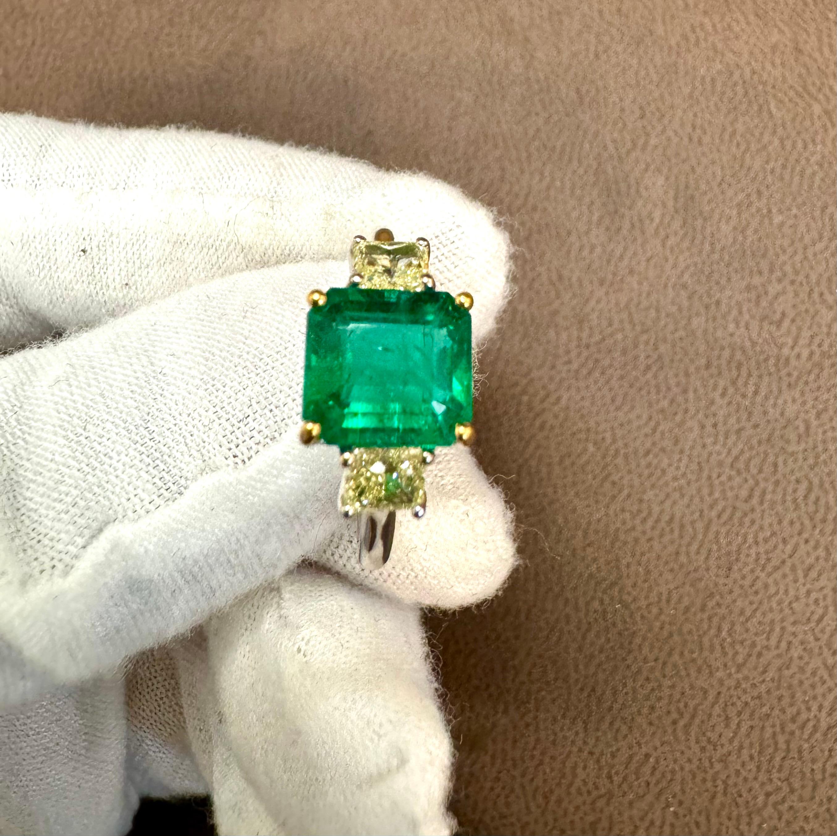 3 Ct Emerald Cut Colombian Emerald & 0.8 Ct Yellow Diamond Ring  18Kt White Gold For Sale 3