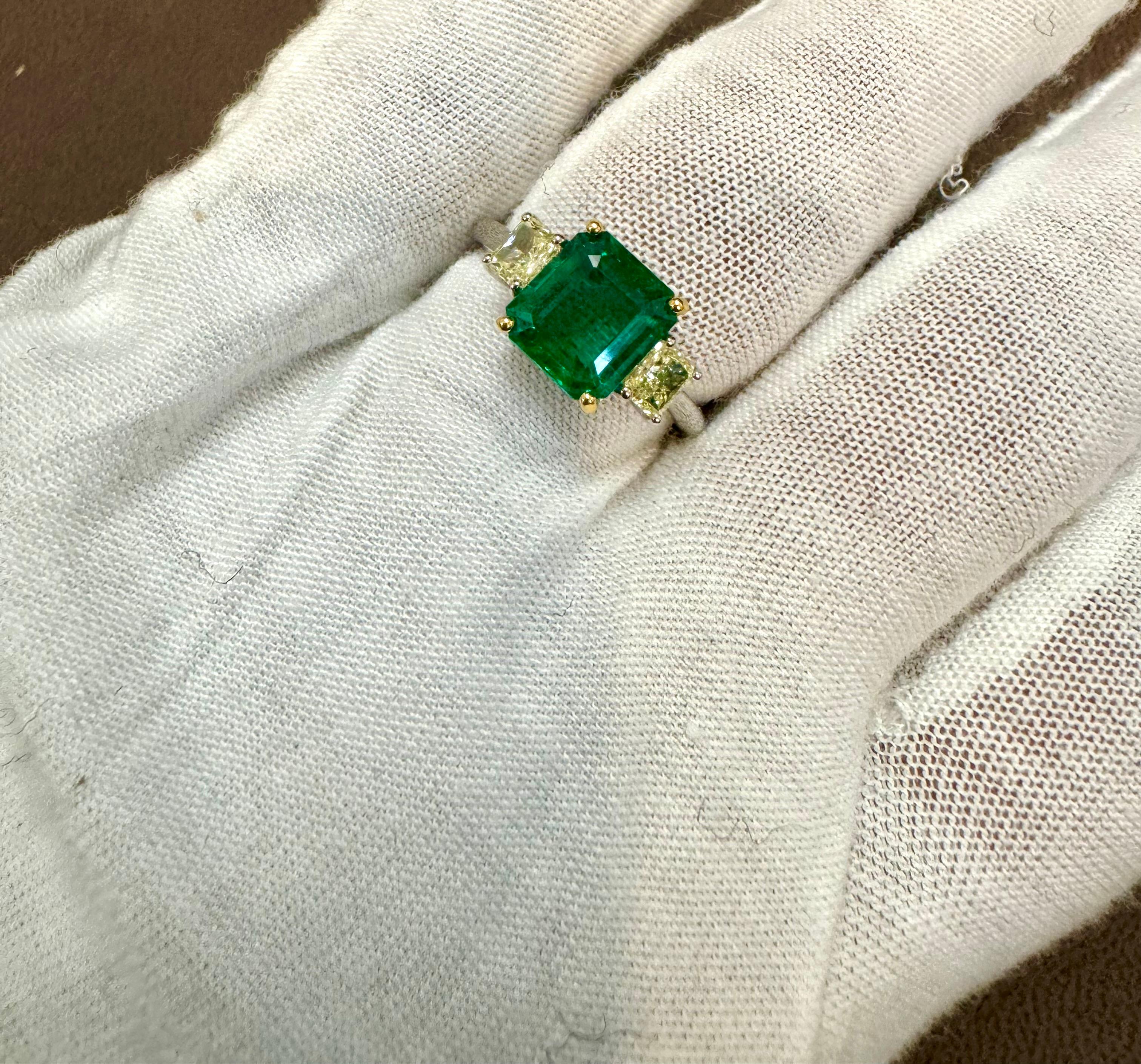 3 Ct Emerald Cut Colombian Emerald & 0.8 Ct Yellow Diamond Ring  18Kt White Gold For Sale 4