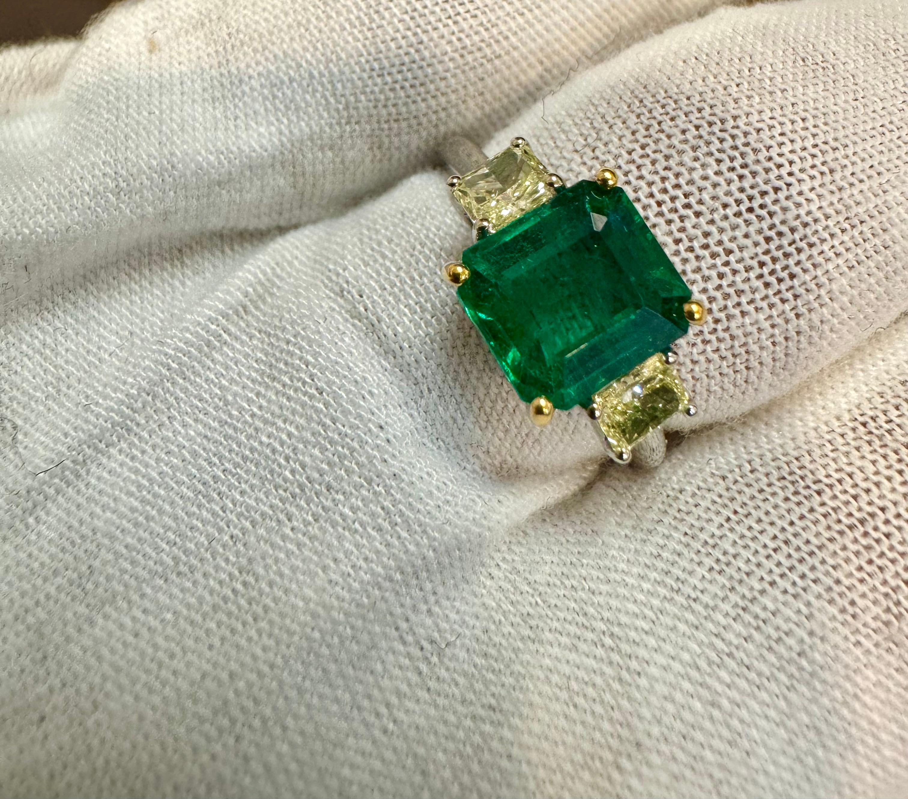 3 Ct Emerald Cut Colombian Emerald & 0.8 Ct Yellow Diamond Ring  18Kt White Gold For Sale 5