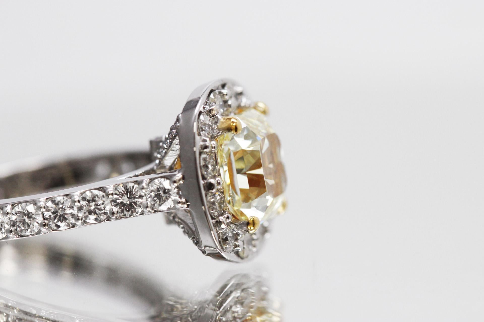 3 Karat Fancy Hellgelber Diamant-Verlobungsring mit Strahlenschliff GIA SCARSELLI VVS1 (Radiantschliff) im Angebot