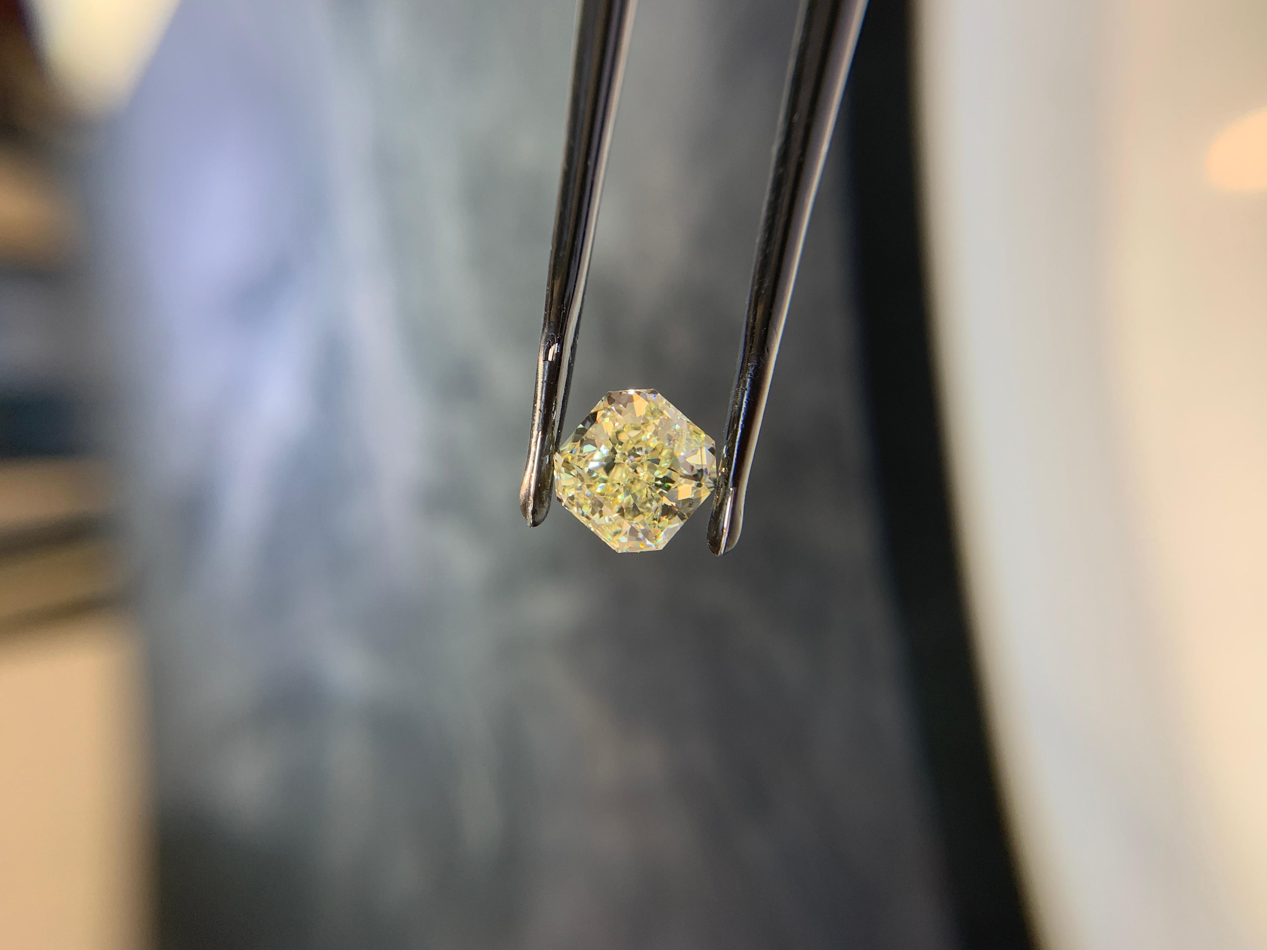 3 Karat Fancy Hellgelber Diamant-Verlobungsring mit Strahlenschliff GIA SCARSELLI VVS1 Damen im Angebot
