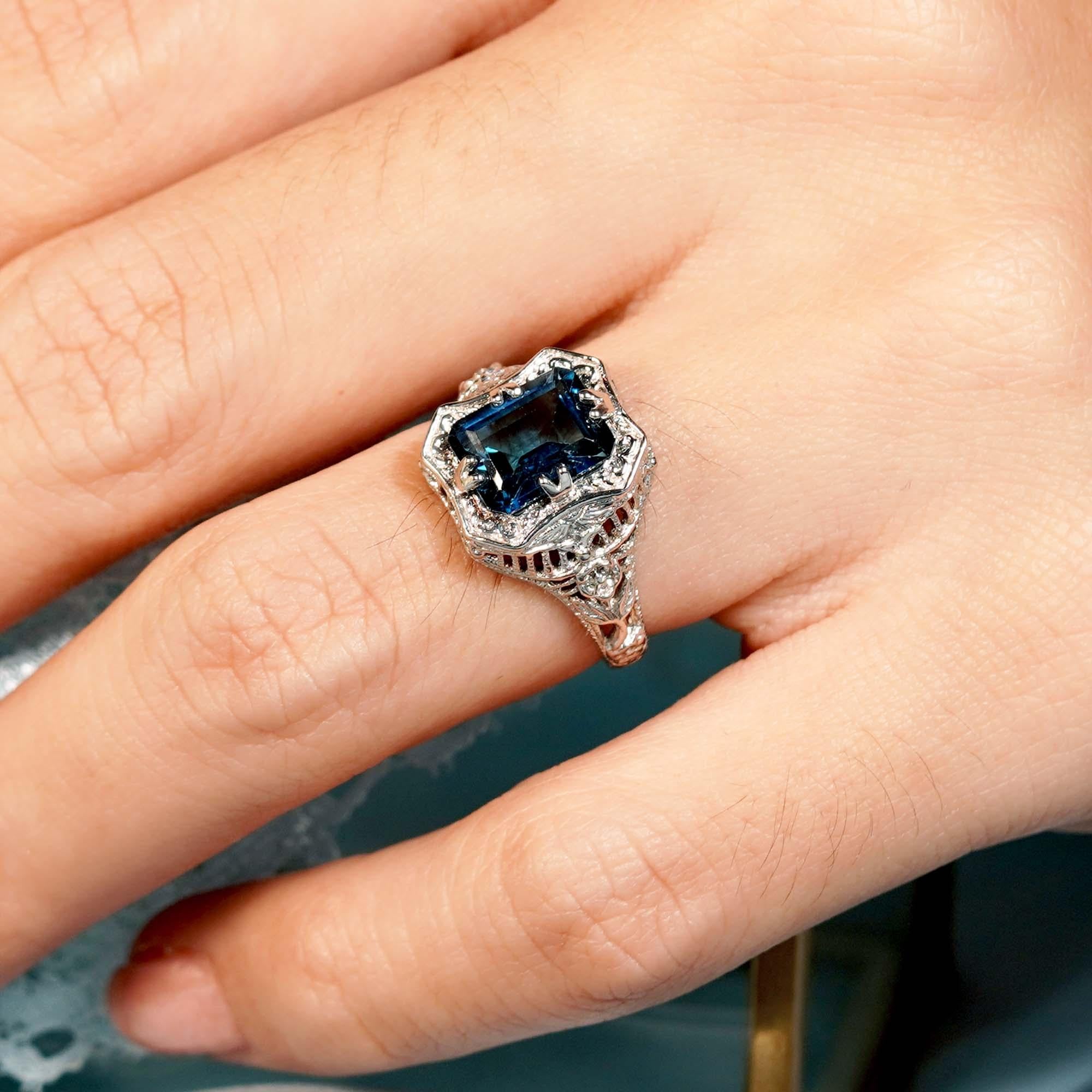 En vente :  3 Ct. Bague filigrane florale vintage en or 9 carats avec topaze bleue naturelle de Londres 8