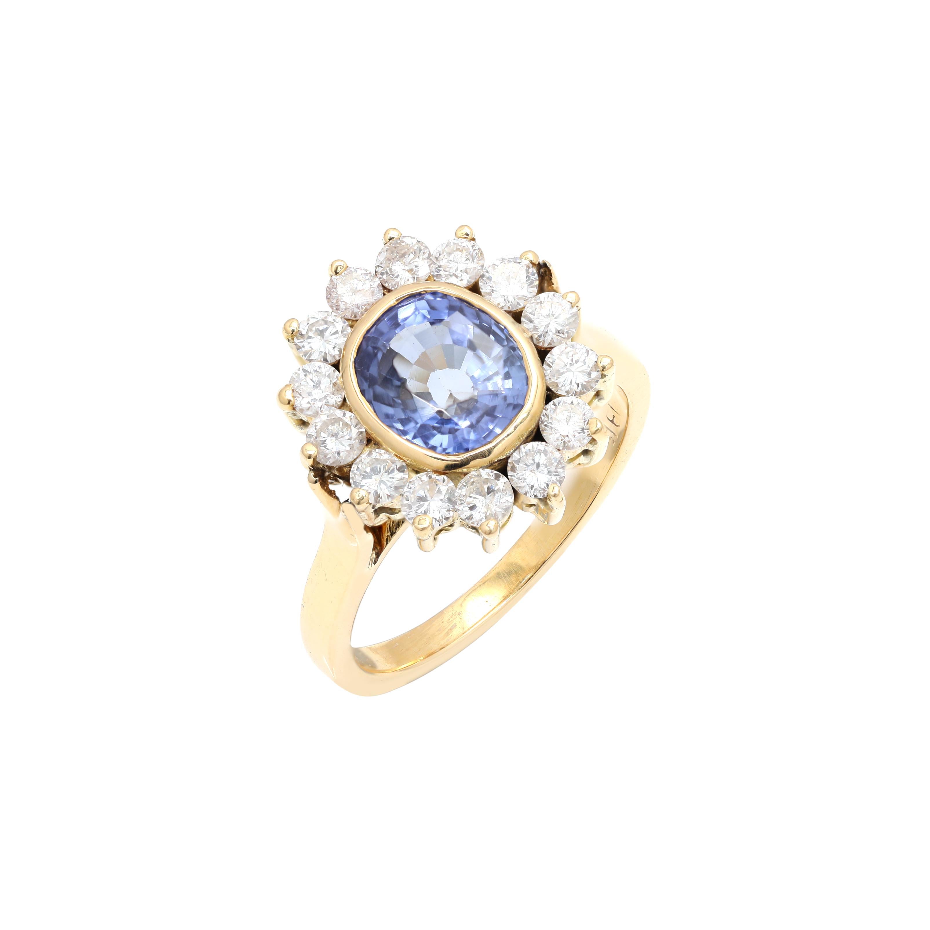 For Sale:  3ct Oval Deep Blue Sapphire Wedding Women Ring with Diamond in 18k Yellow Gold 4