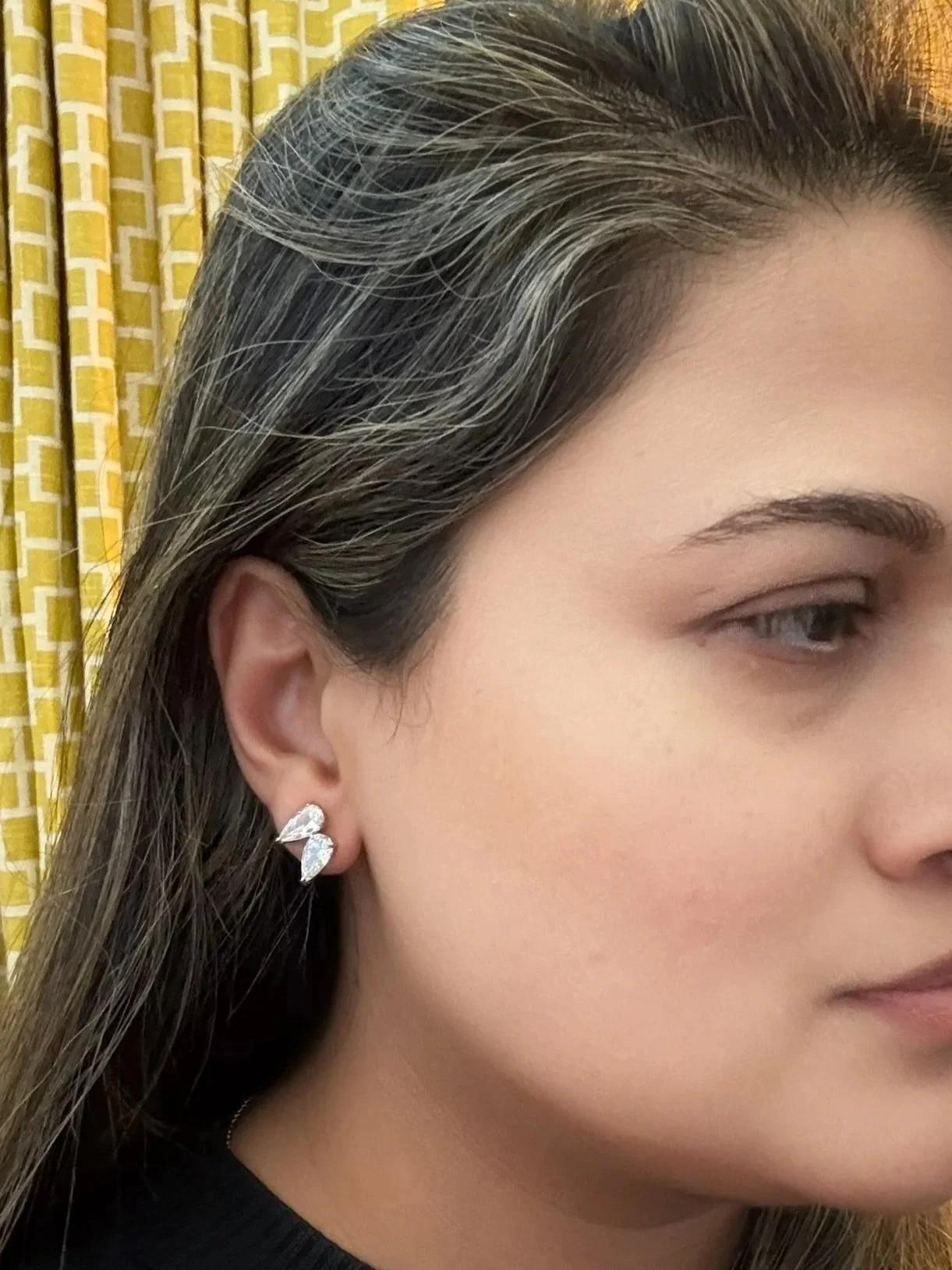 Contemporain 3 ctw Double Old Mine Pear shaped natural diamond solitaires set in platinum en vente