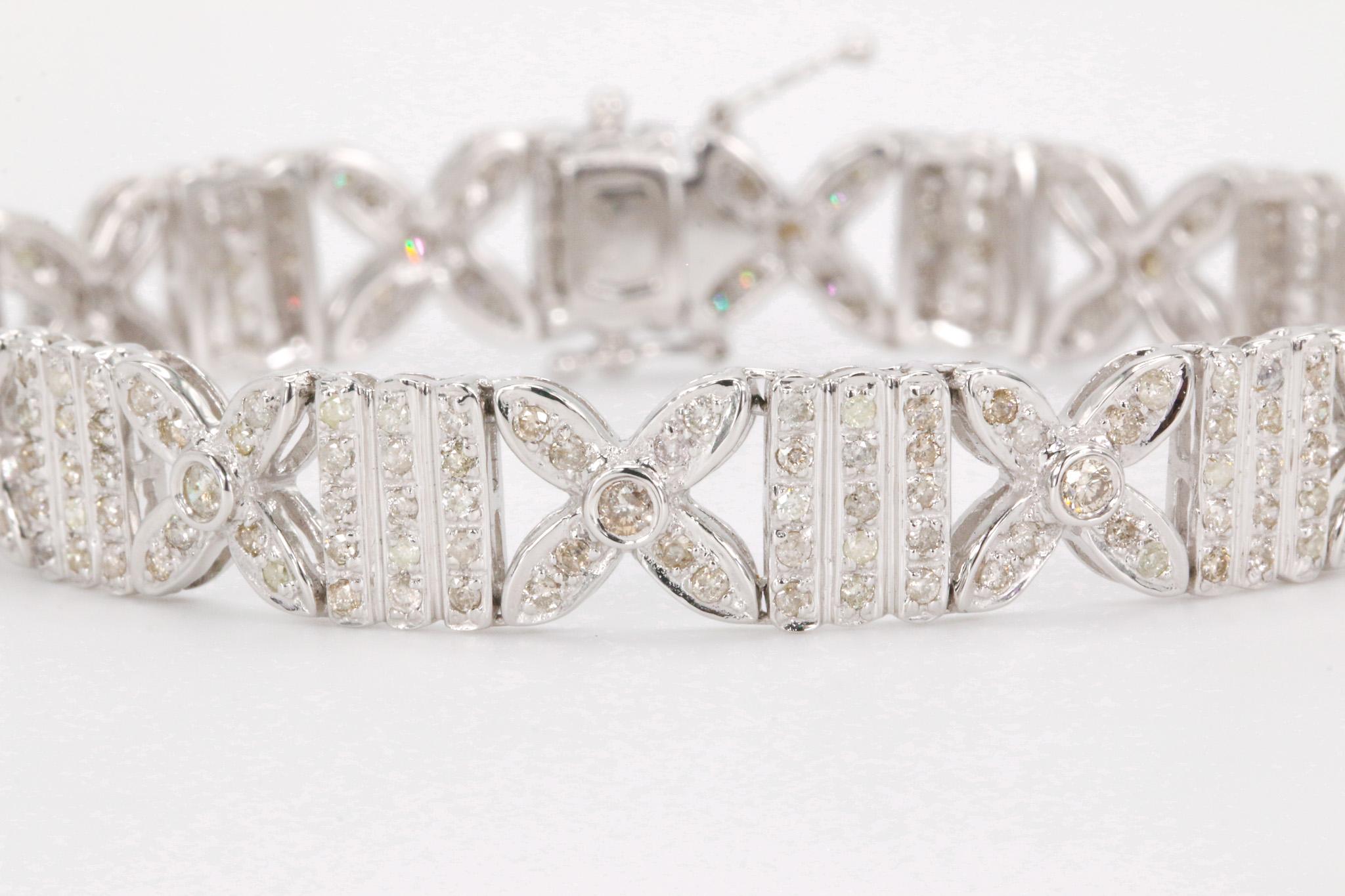 Taille ronde 3 CTW Round Brilliant Diamonds Bracelet in 18k White Gold en vente