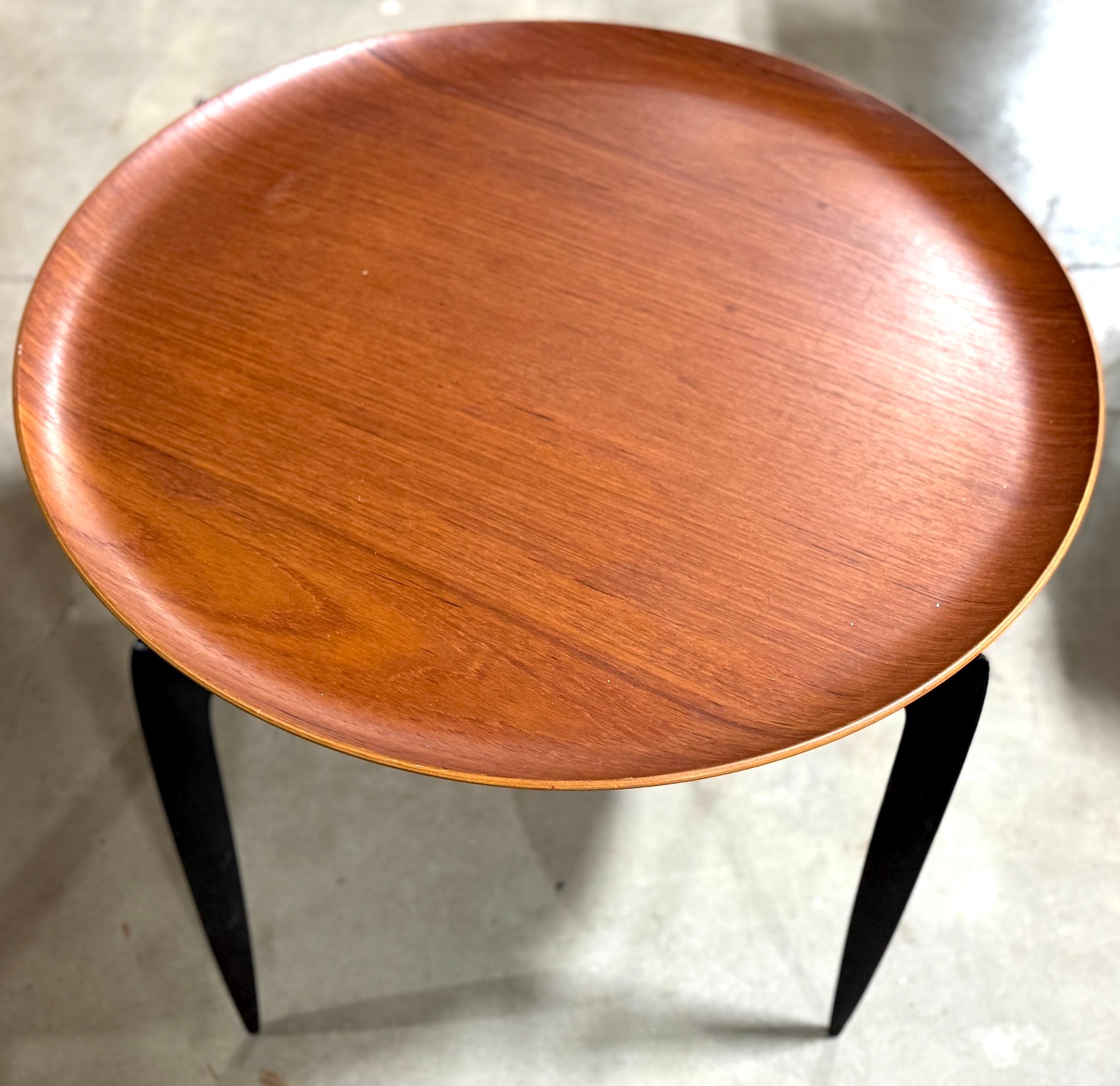 3 Danish Teak & Ebonized Circular Campaign Tray Tables by Fritz Hansen In Good Condition For Sale In West Palm Beach, FL
