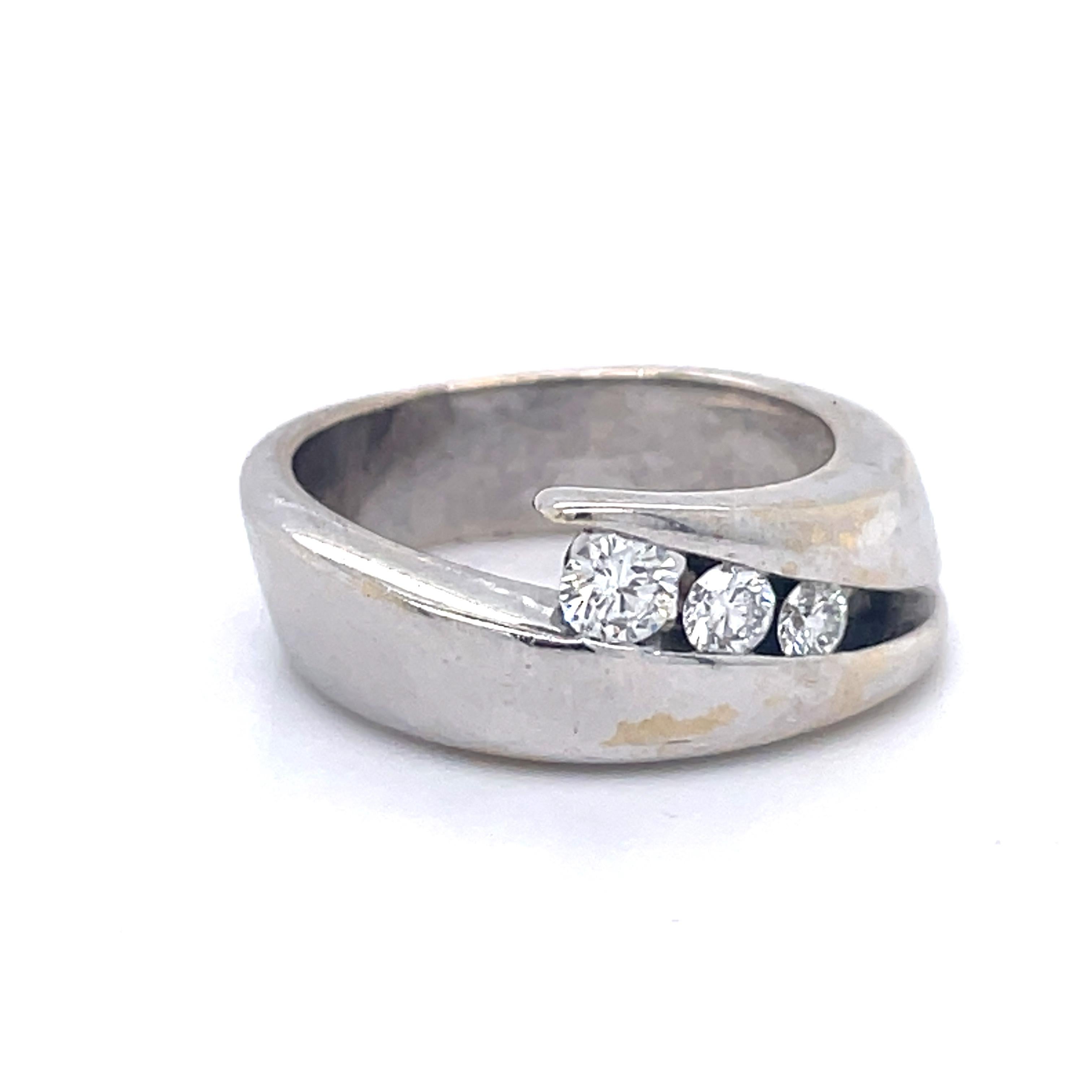 3 Diamonds Tention Ring -18K white gold, 0.3ct netural diamonds, vintage ring For Sale 1