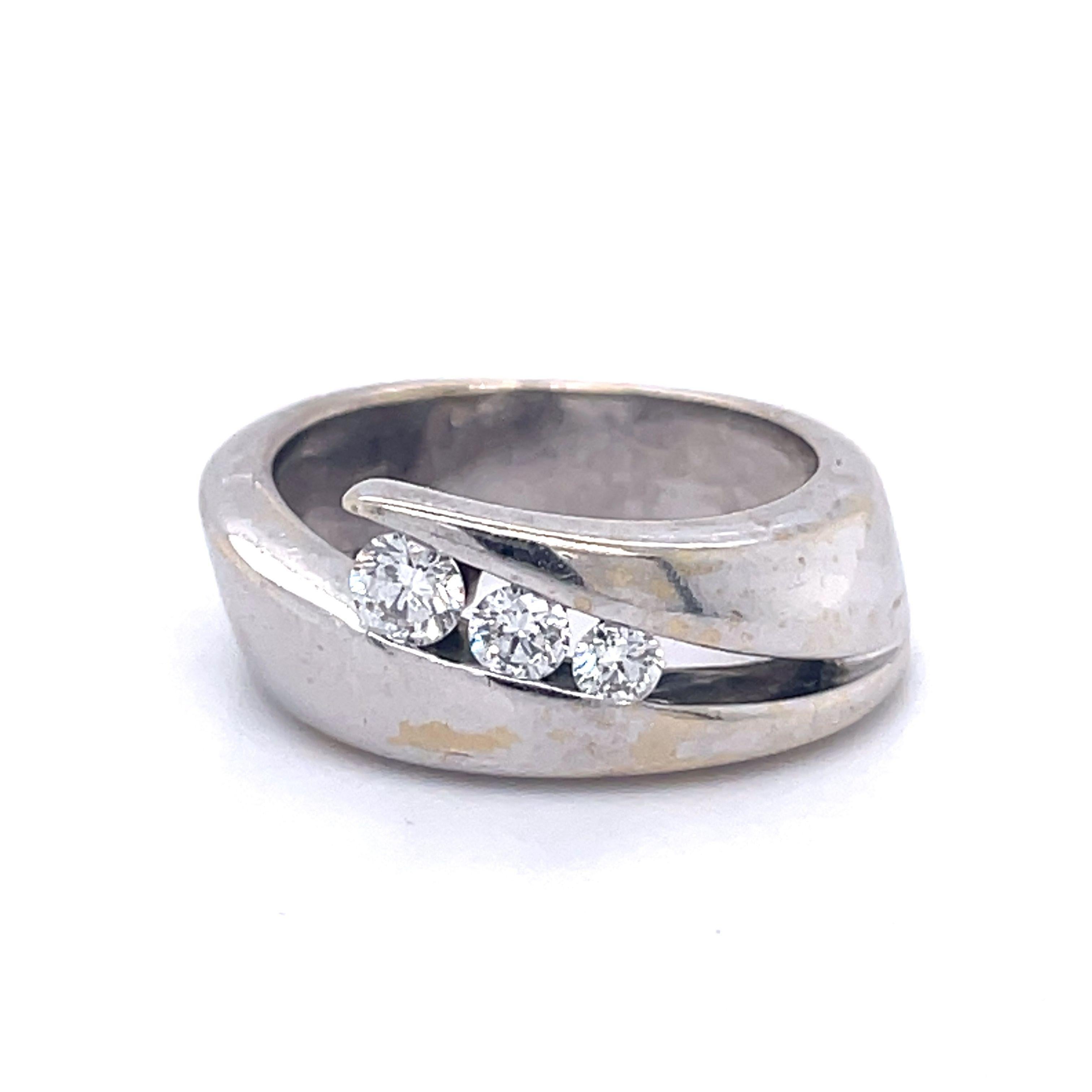 3 Diamonds Tention Ring -18K white gold, 0.3ct netural diamonds, vintage ring For Sale 2