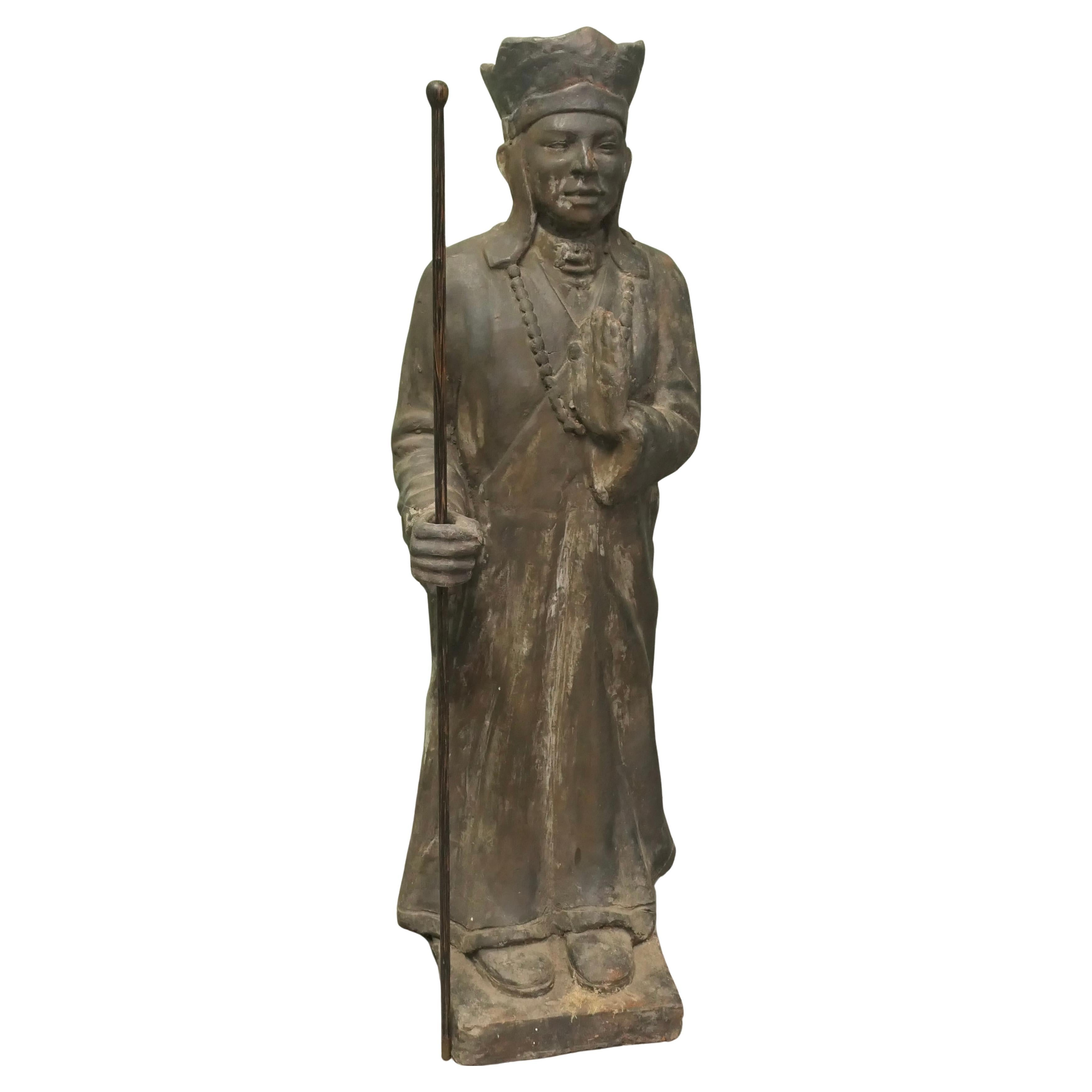 Statue en terre cuite à 3 dimensions Prêtre khmer ou cambodgien en vente