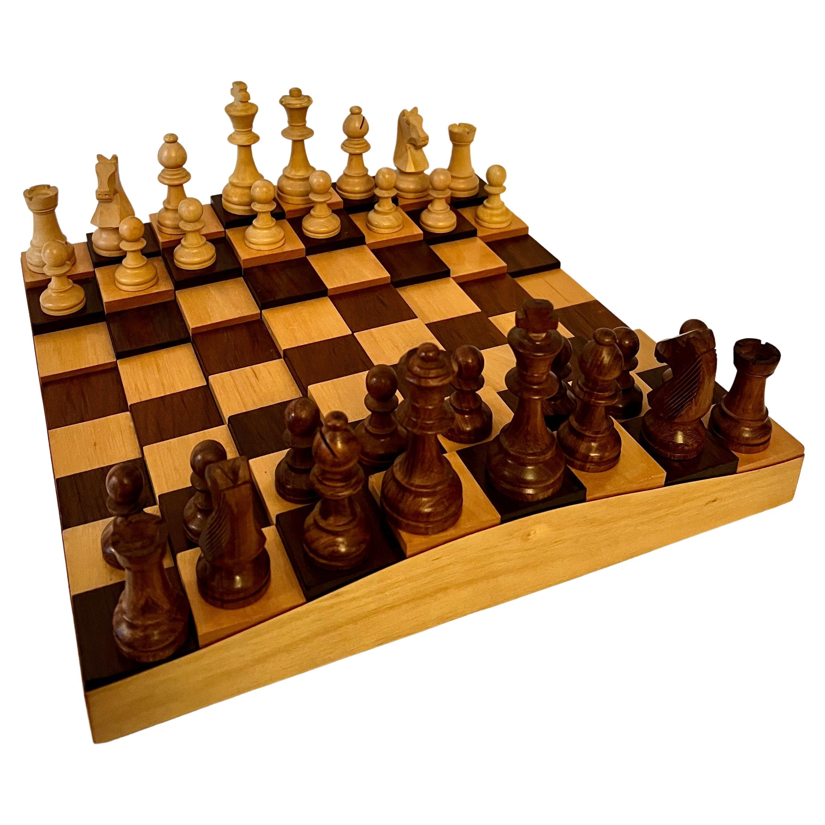 3dimensionales Schach- oder Schachbrett aus Holz mit Schachspielern im Angebot