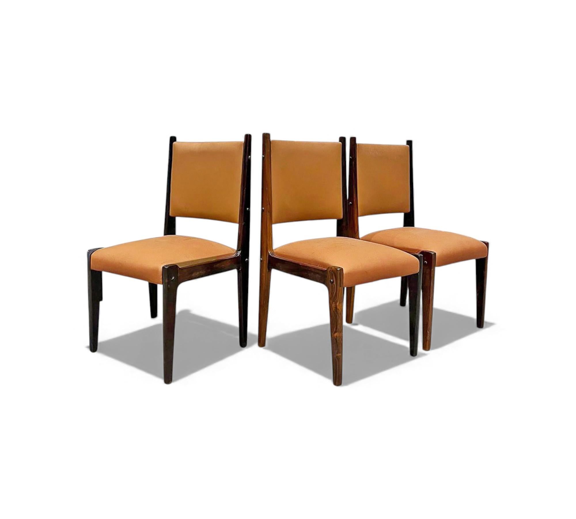 3 Dining Chairs in Hardwood & Leather, Sergio Rodrigues for Bloch, 1960s Moderno de mediados de siglo en venta