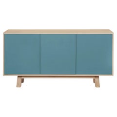 Buffet français artisanal bleu clair à 3 portes, design Eric Gizard Paris