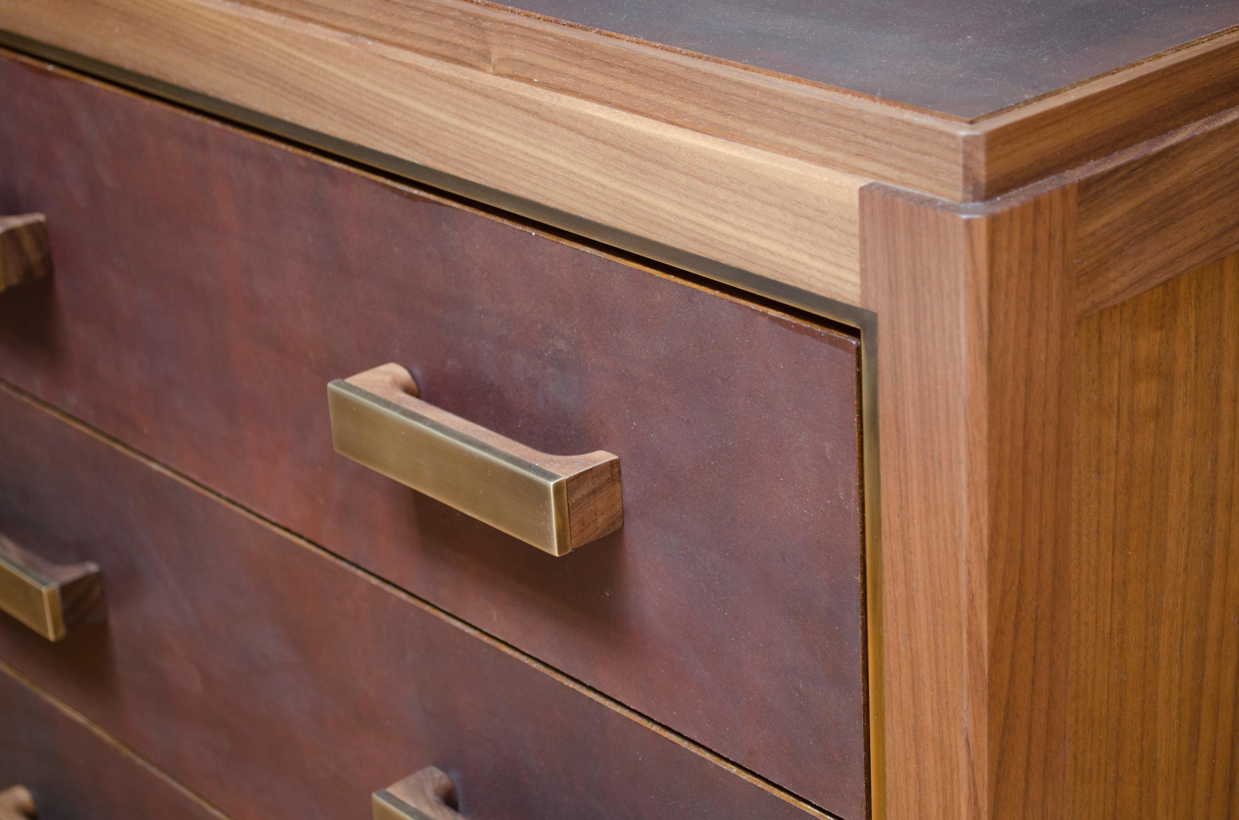 Mid-Century Modern 3-Drawer Abuelo Night Table in Walnut with Hand-Dyed Leather and Brass Detail For Sale