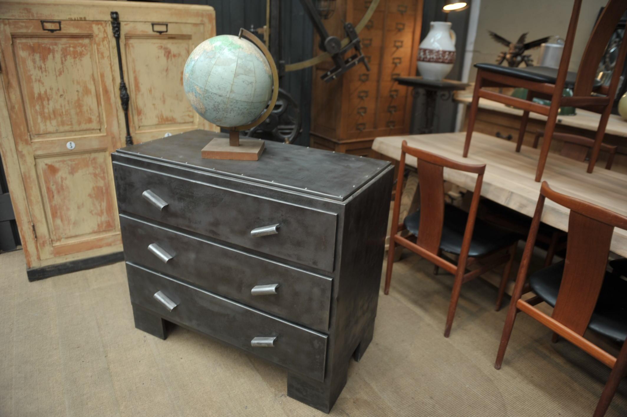 Rare 3 drawer all metal chest with 3 large drawer sliding on metal rail sliding perfectly and very stabile, France, circa 1950.