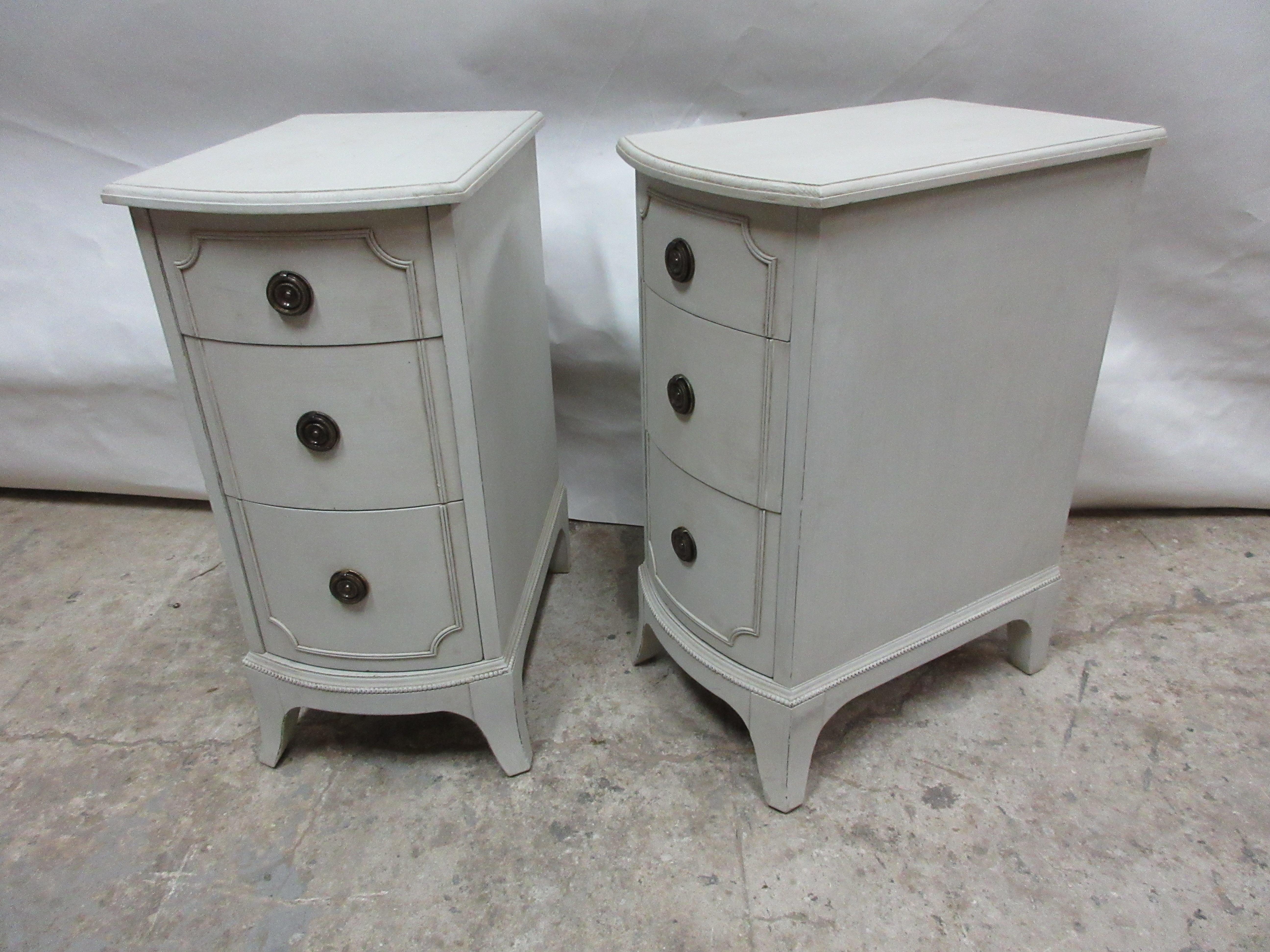 Country 3-Drawer Nightstands