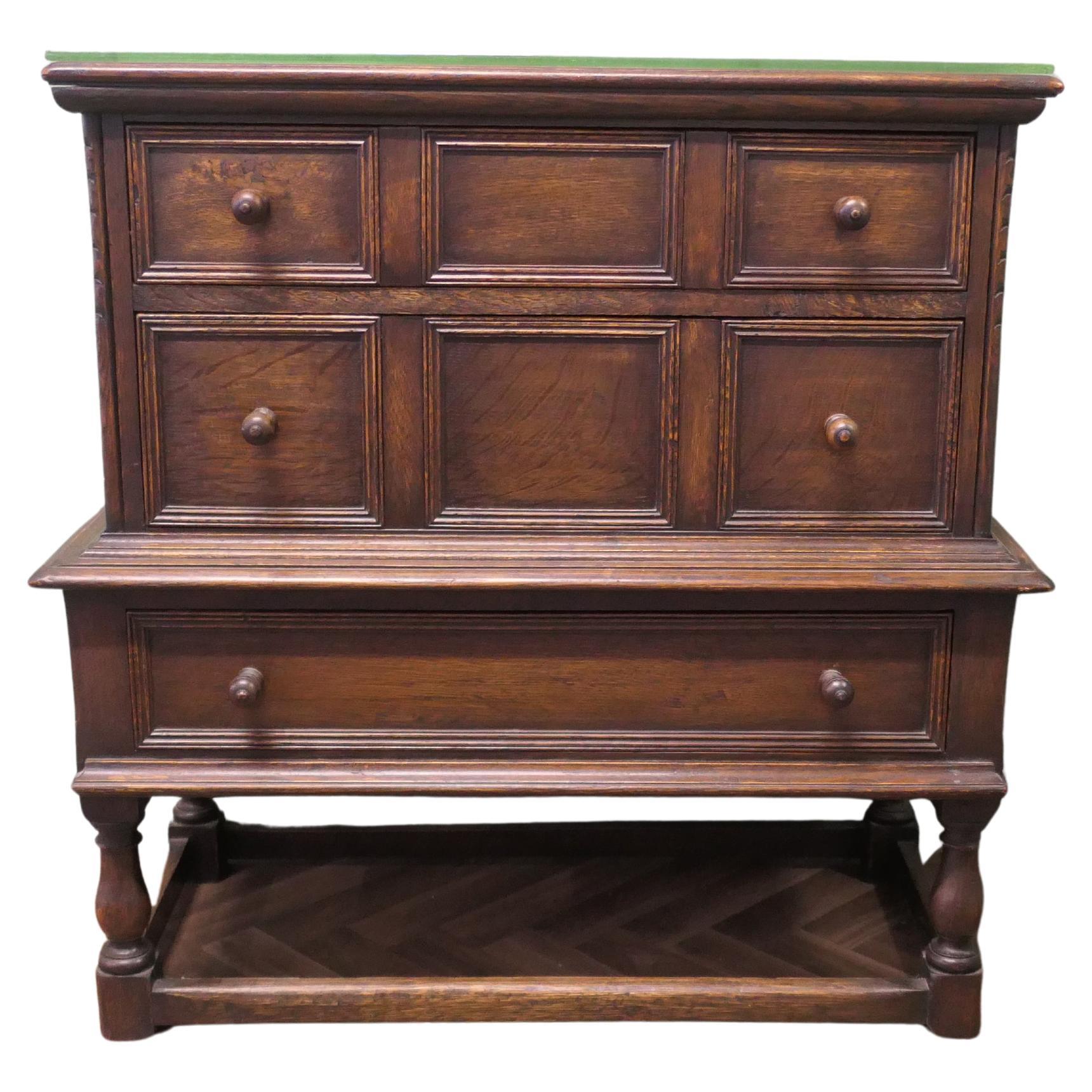 3 Drawer Oak Chest of Drawers  This is a beautifully proportioned chest For Sale