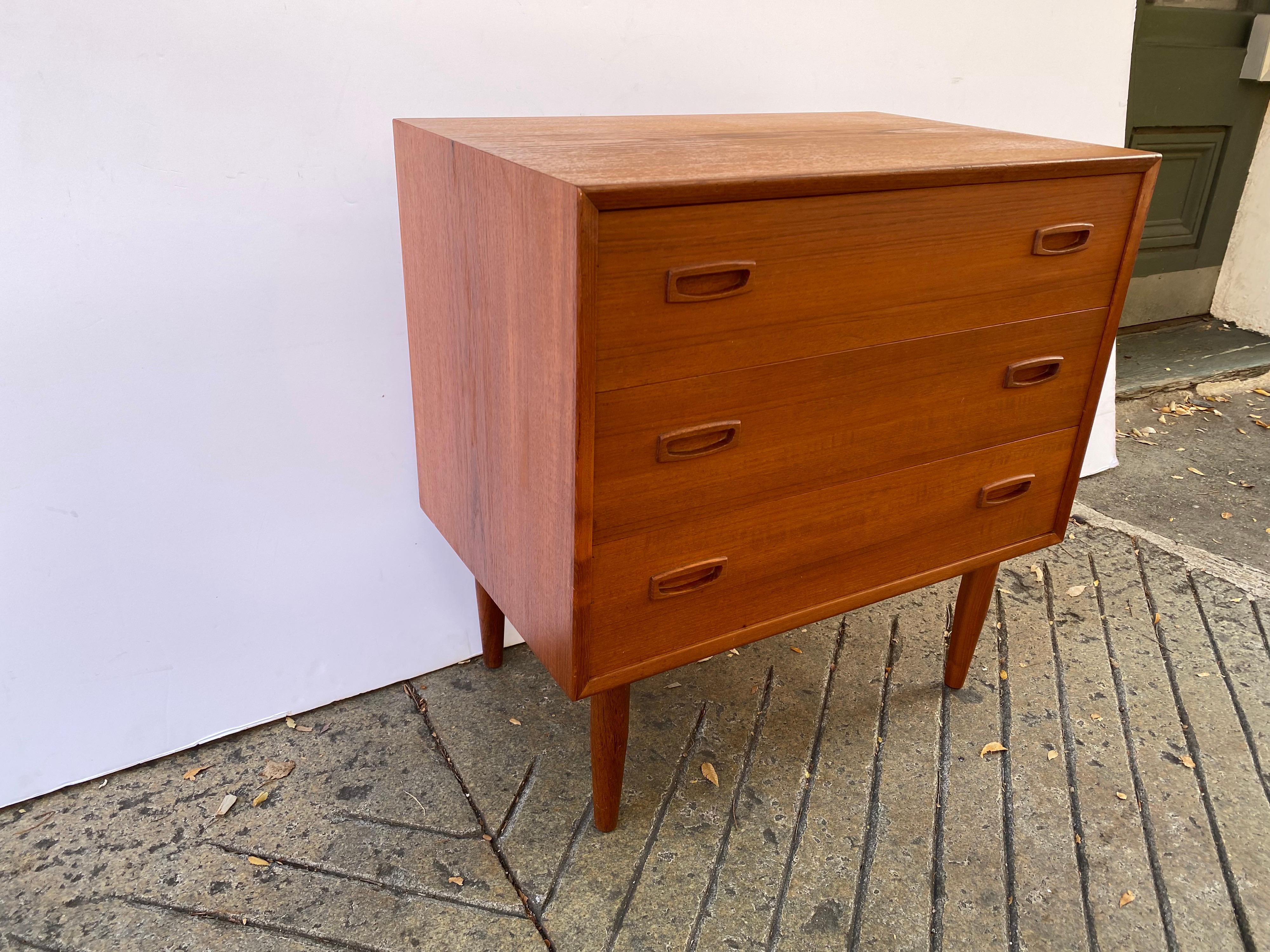 3 Drawer Teak Danish Dresser  In Good Condition In Philadelphia, PA