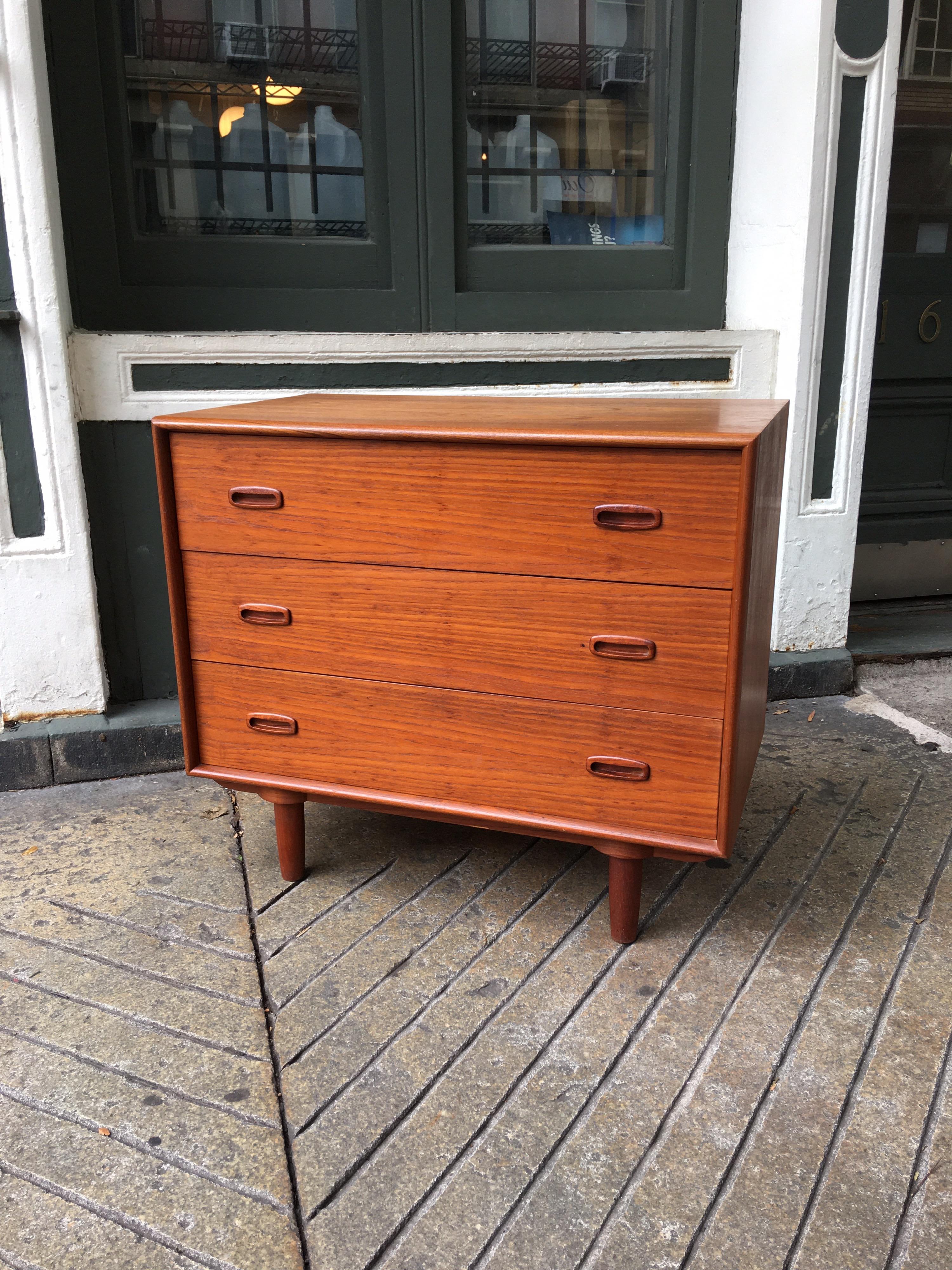 Great size and scale, 3 drawer teak dresser with small cone legs. Dresser has been cleaned and resealed. Finish looks very good!