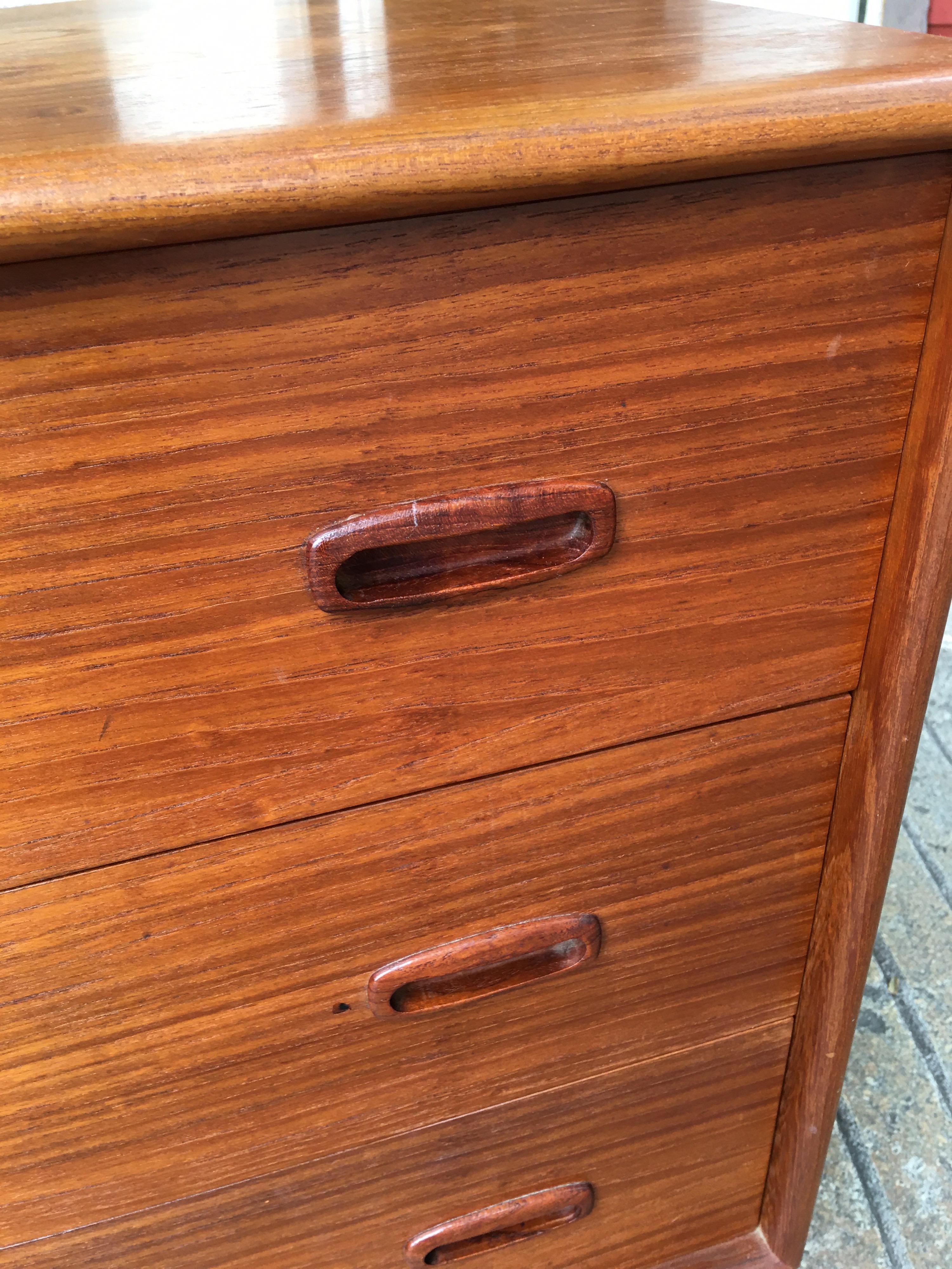 Mid-20th Century 3-Drawer Teak Dresser