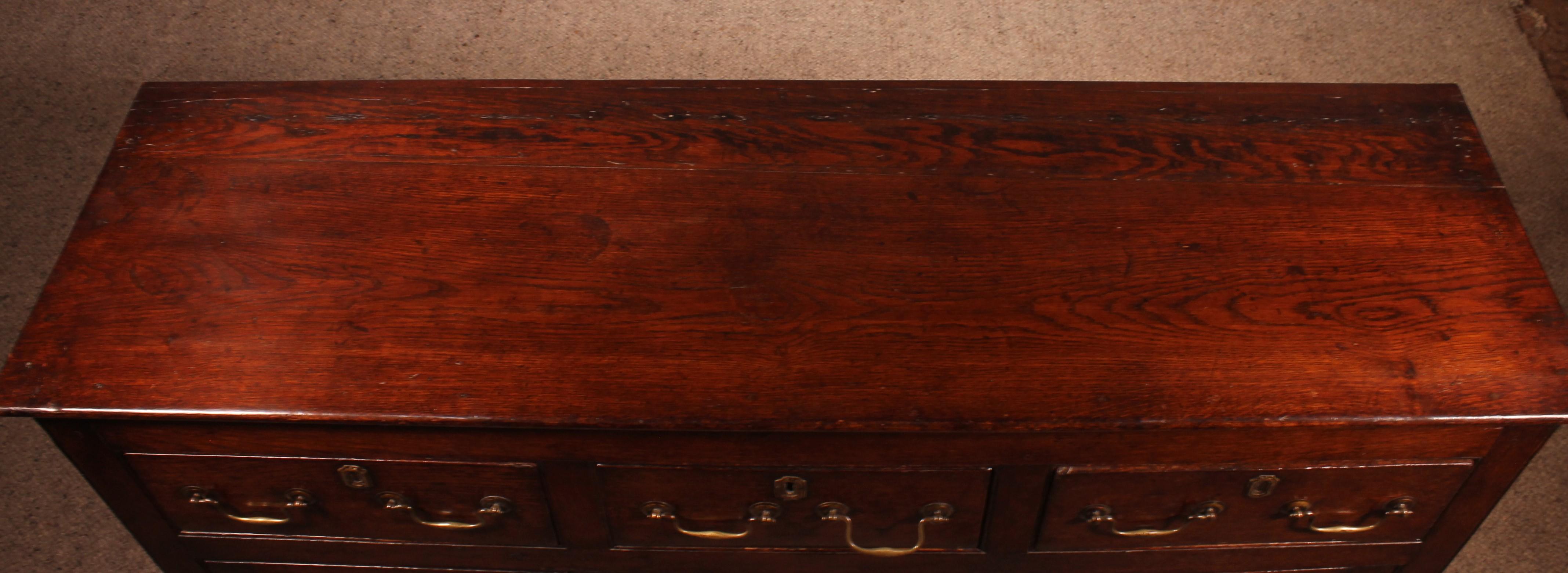 Base de commode à 3 tiroirs en chêne - 18ème siècle en vente 4