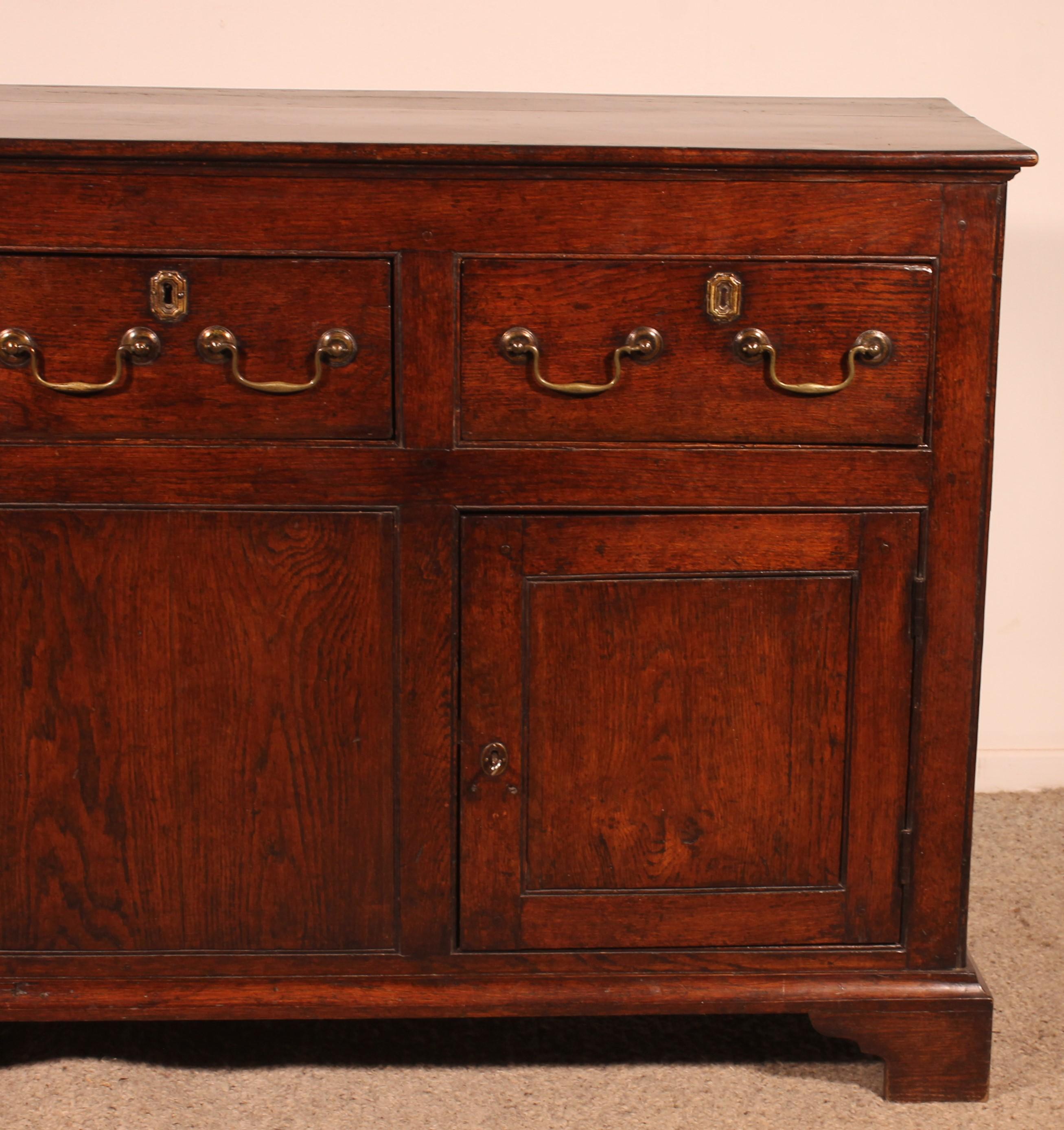 British 3 Drawers Dresser Base In Oak - 18th Century For Sale