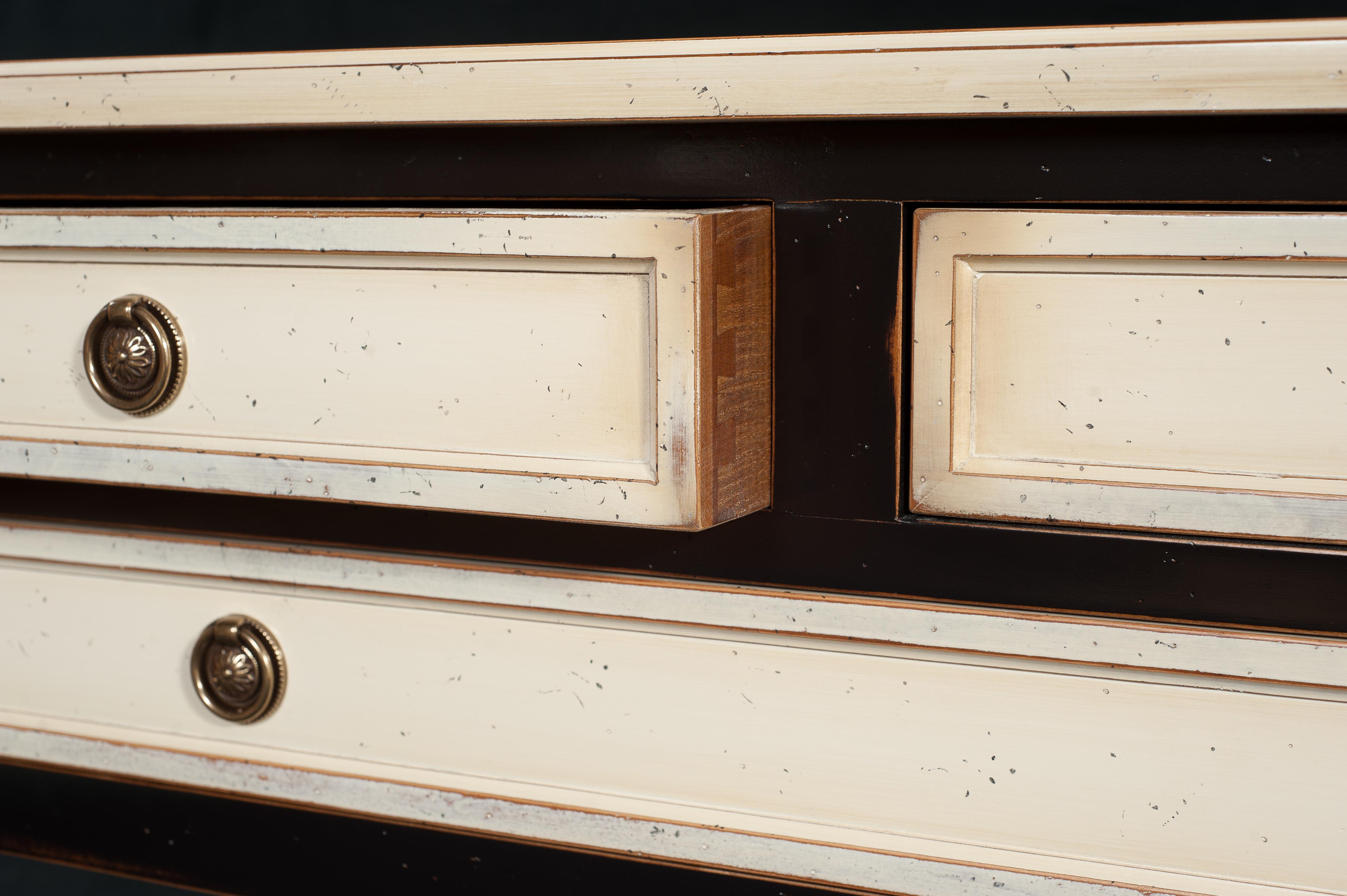 Louis XVI Console de style Directoire française à 3 tiroirs, finition crème noire et blanche en vente