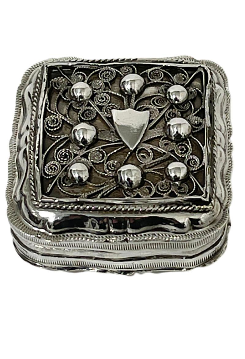 19th Century 3 Dutch Silver Peppermint Boxes For Sale