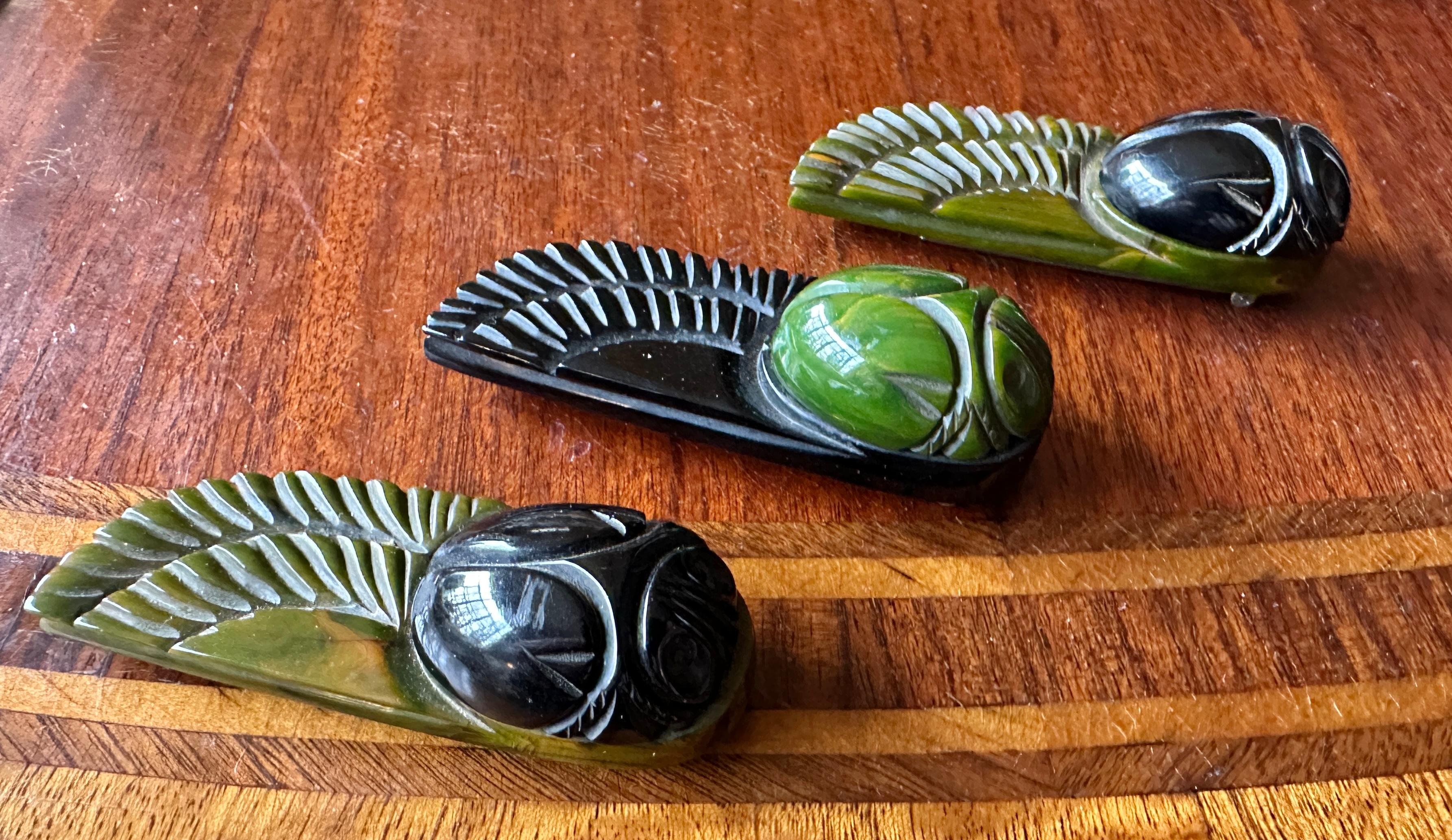 Art Deco 3 Egyptian Revival Marbled Bakelite Winged Scarab Insect Dress Clip Brooch Deco For Sale
