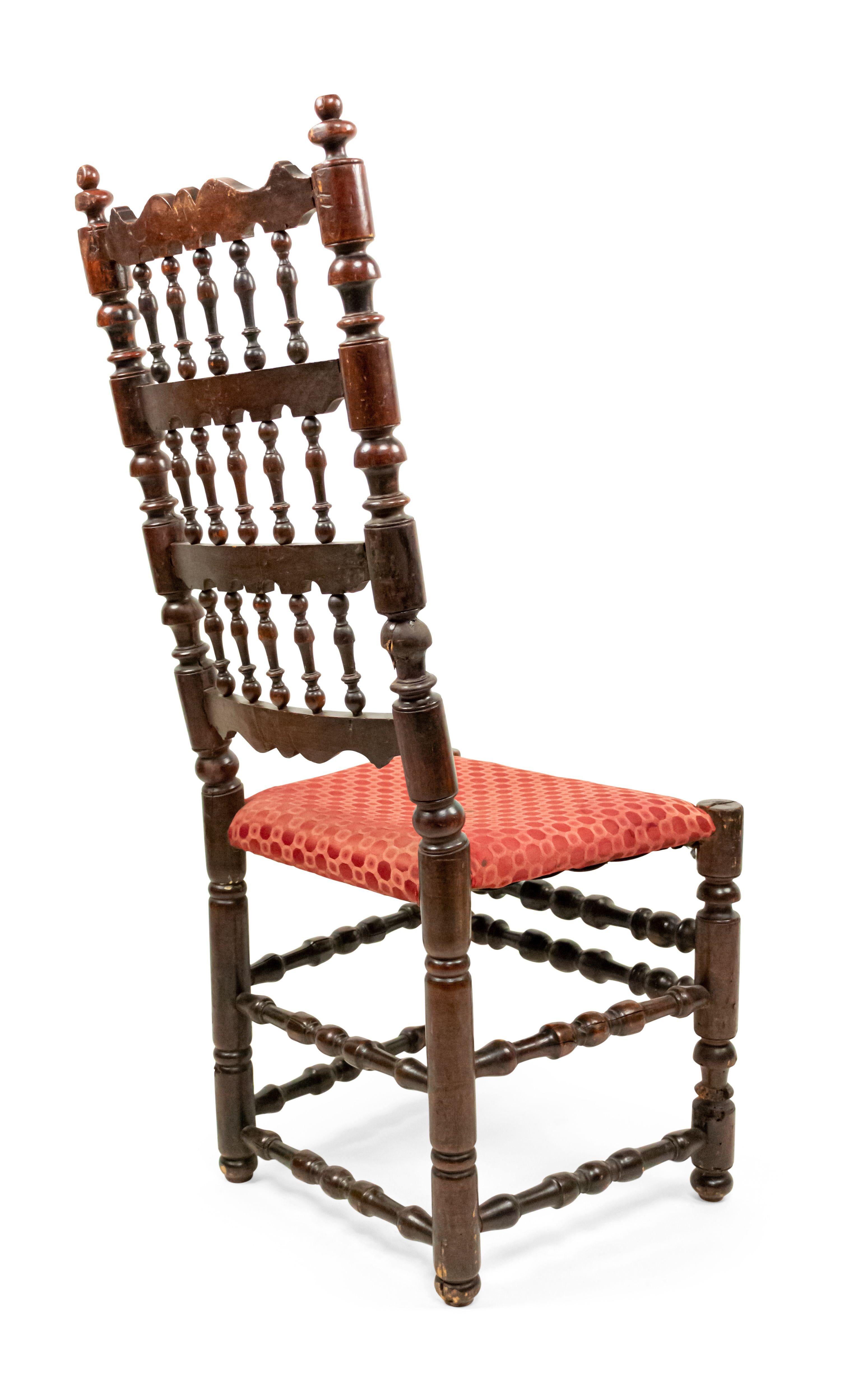 3 chaises d'appoint en noyer de la Renaissance anglaise en vente 8