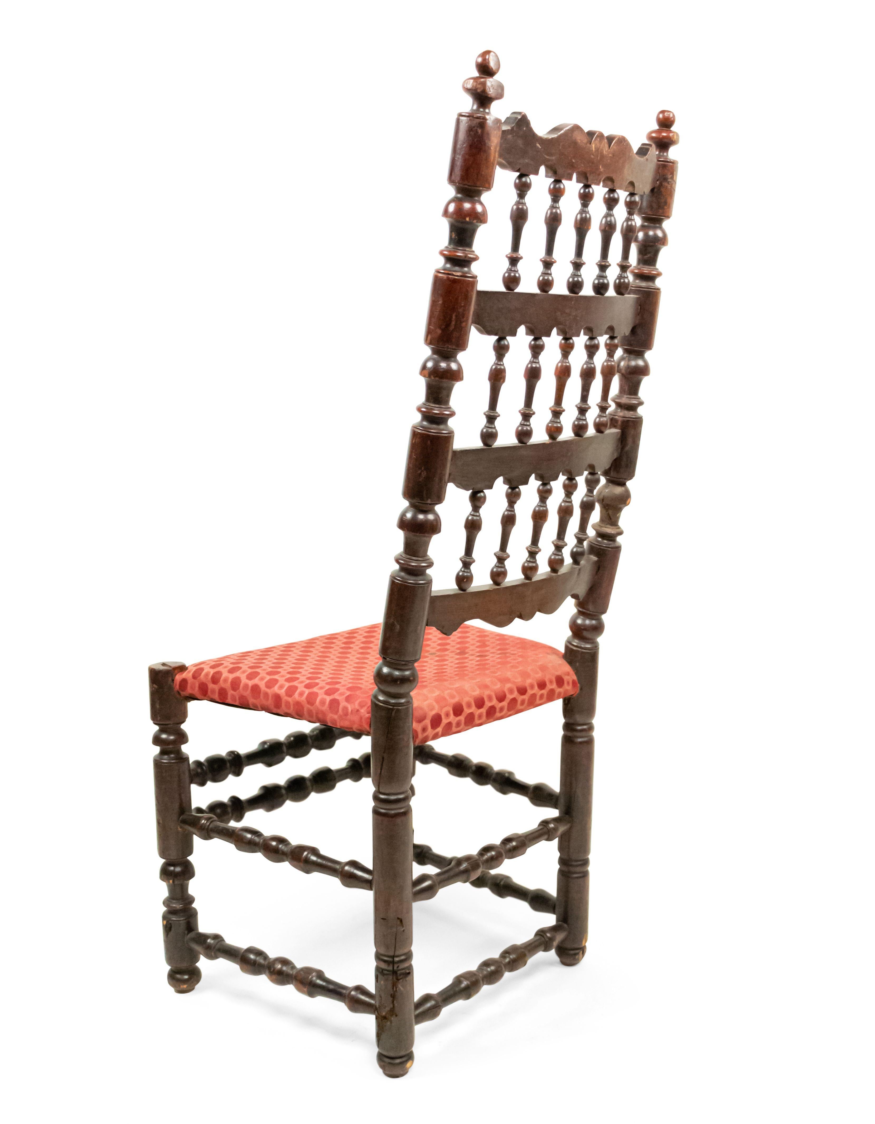 3 chaises d'appoint en noyer de la Renaissance anglaise en vente 10