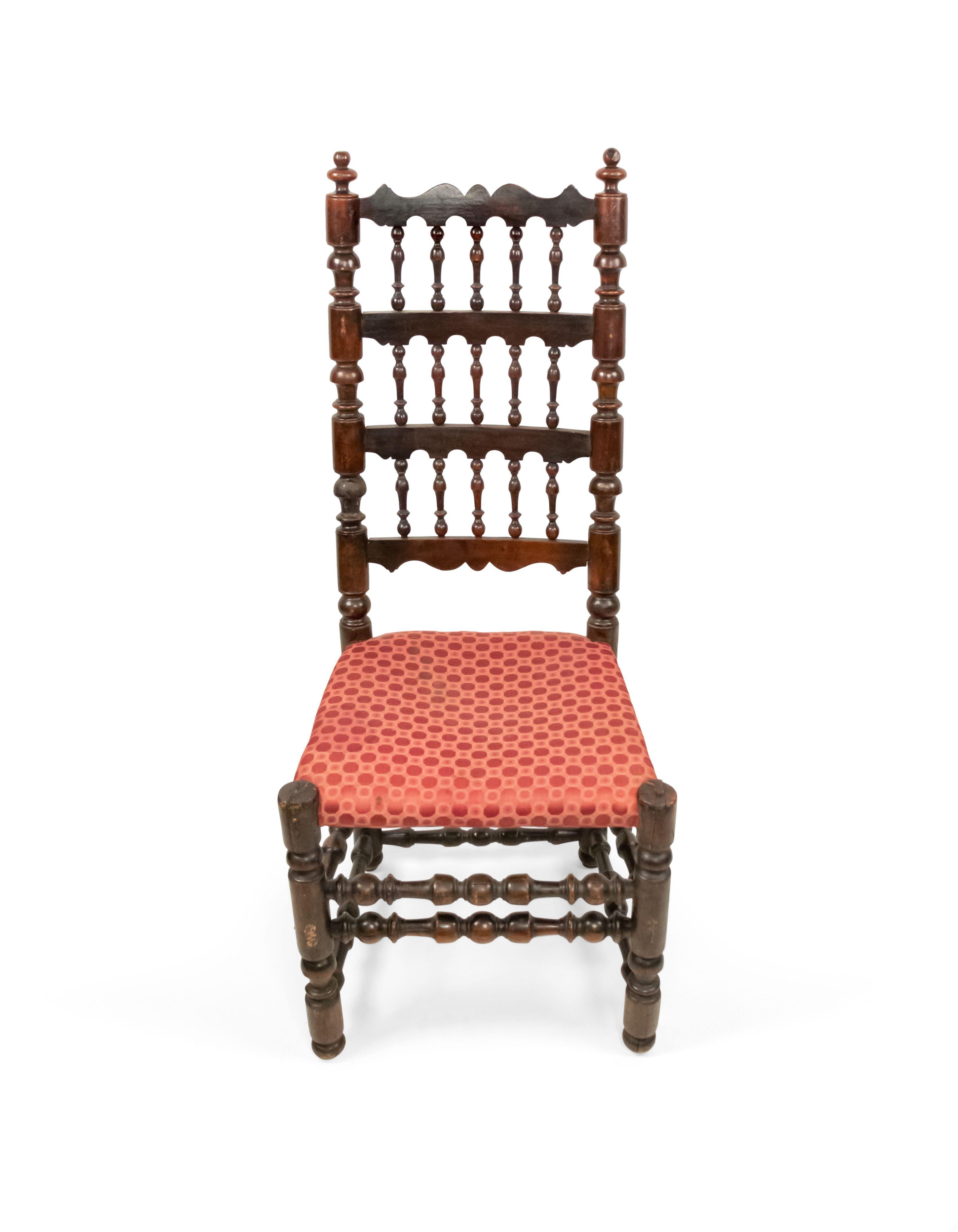 3 chaises d'appoint en noyer de la Renaissance anglaise en vente 14
