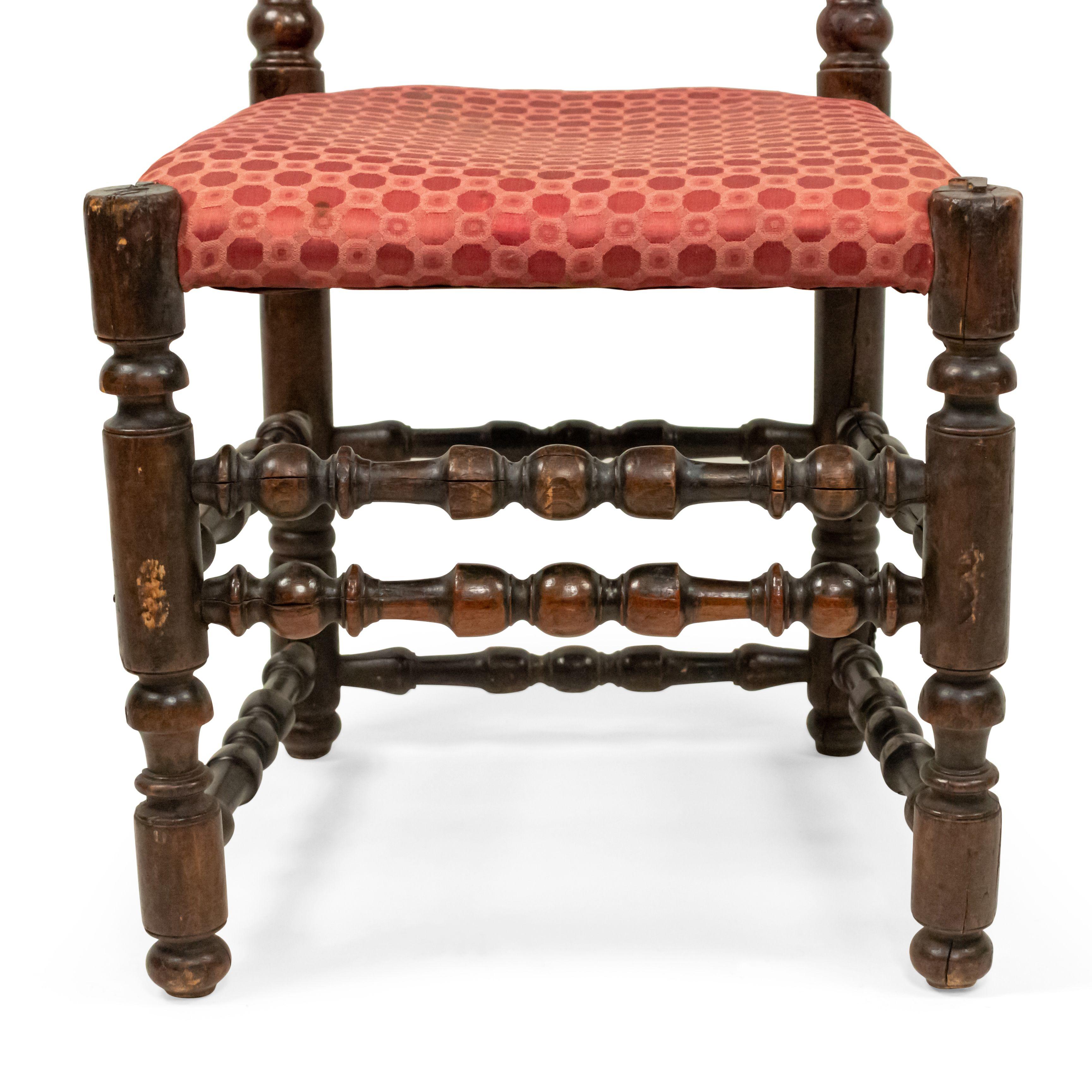 3 chaises d'appoint en noyer de la Renaissance anglaise Bon état - En vente à New York, NY