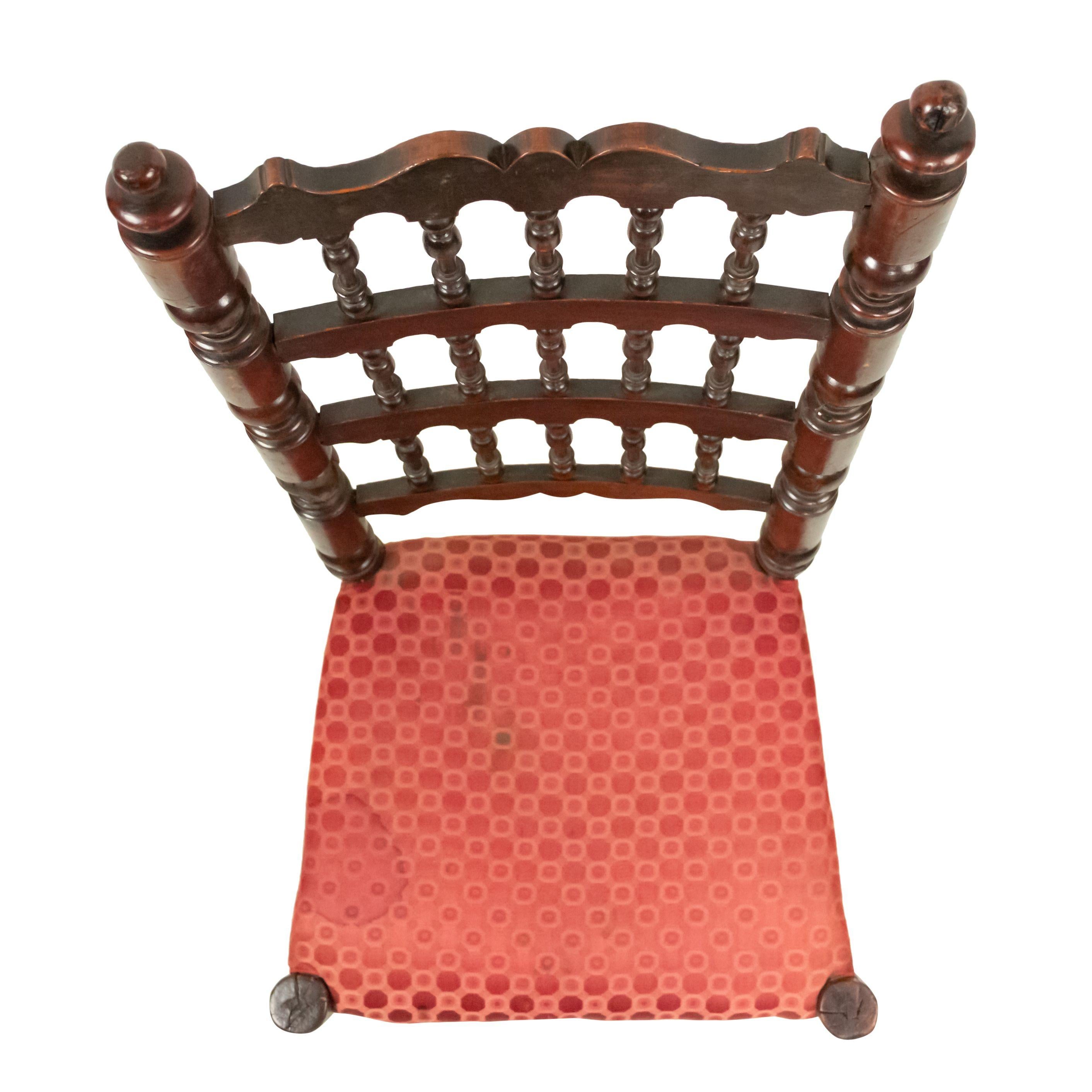3 chaises d'appoint en noyer de la Renaissance anglaise en vente 1