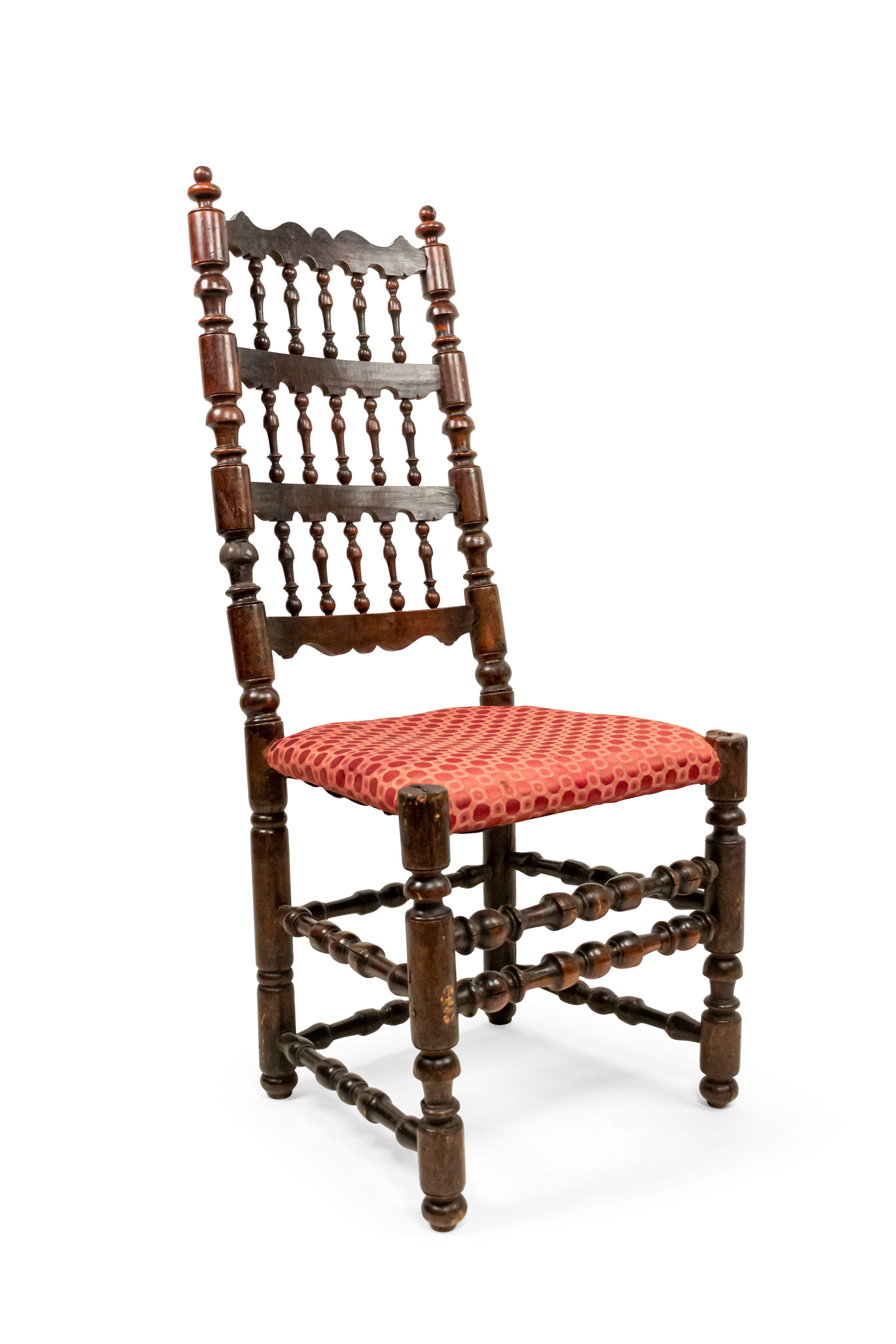 3 chaises d'appoint en noyer de la Renaissance anglaise en vente 4