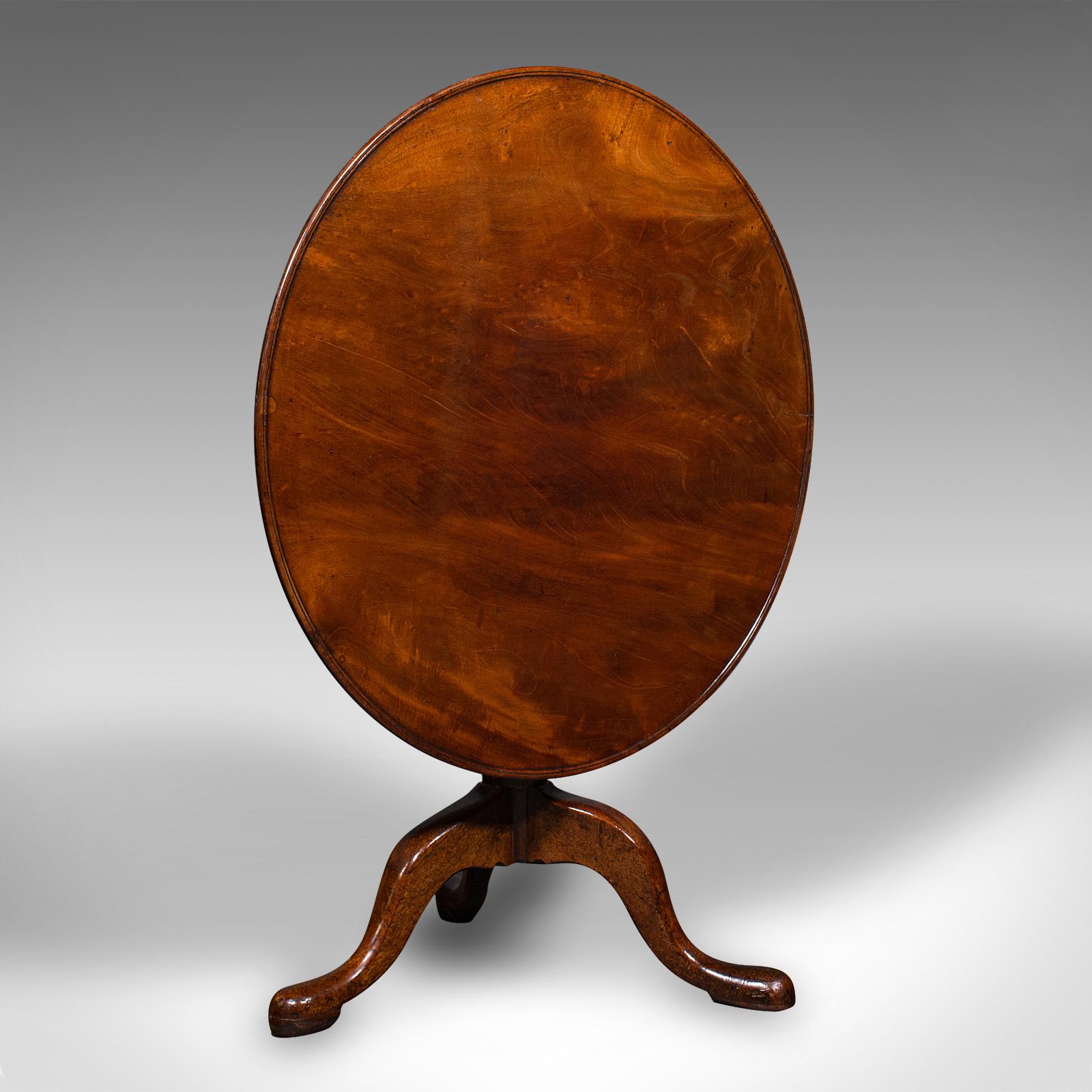 This is a wide antique tilt-top table. An English, mahogany reception hall or breakfast table, dating to the Georgian period, circa 1780.

Striking table with generous proportion and superb figuring
Displays a desirable aged patina and in good