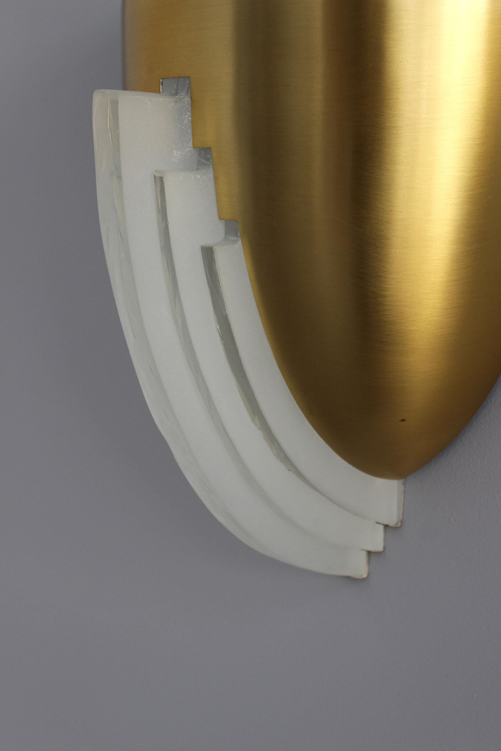 3 raffinate lampade Art Deco francesi in bronzo e vetro trasparente di Jean Perzel in vendita 8