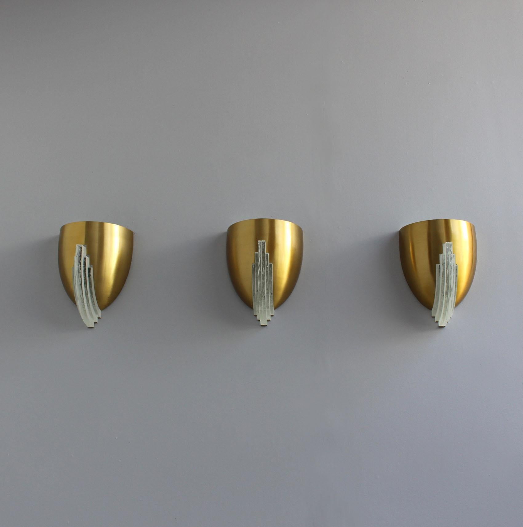 3 Fine French Art Deco Bronze and Crystal Clear Glass Sconces by Jean Perzel In Good Condition For Sale In Long Island City, NY