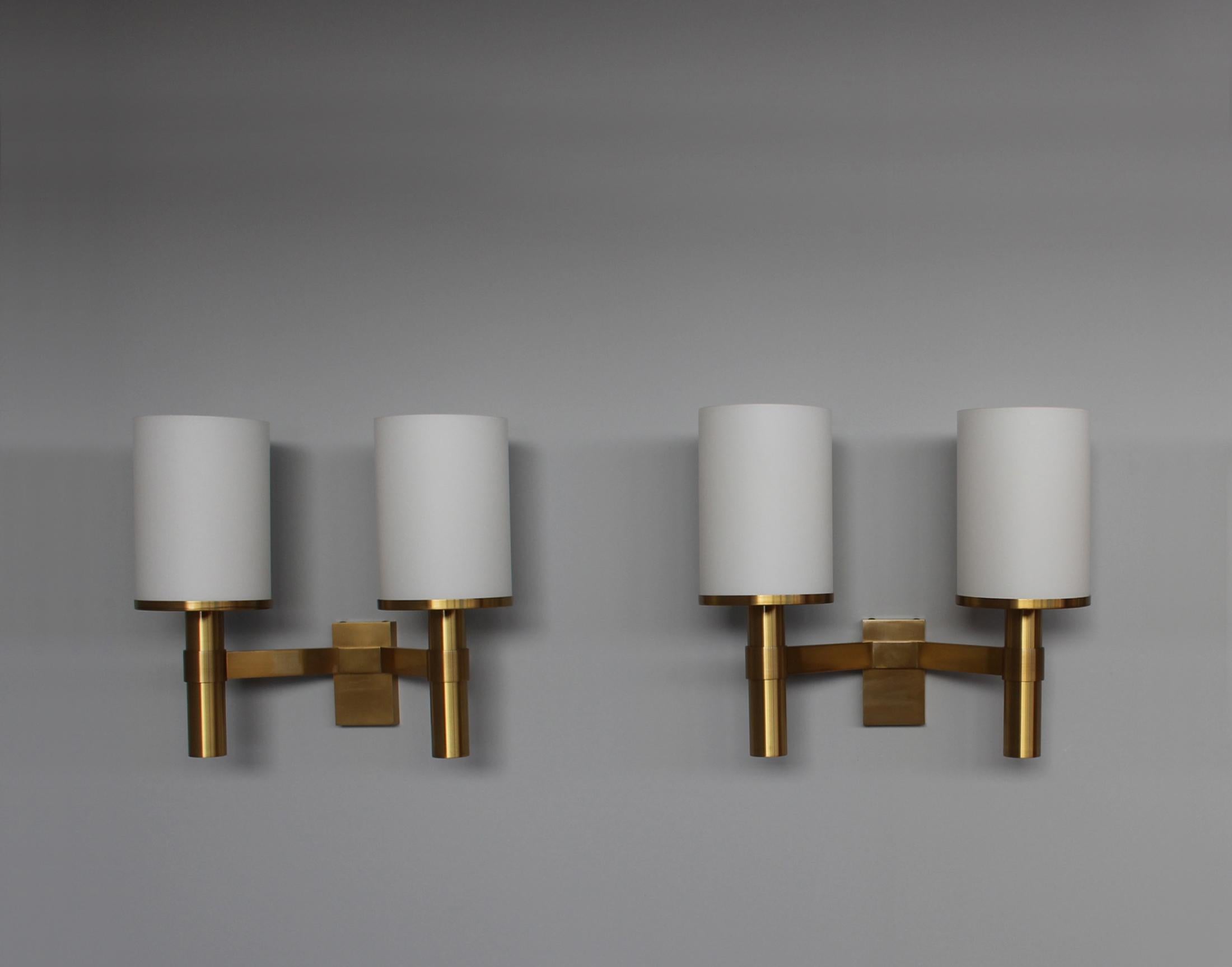 Atelier Perzel - Two fine French Art Deco double arms wall lights with a gilded polished bronze arm and cylindrical frosted and enameled glass shades. Signed.
Price is per sconce.