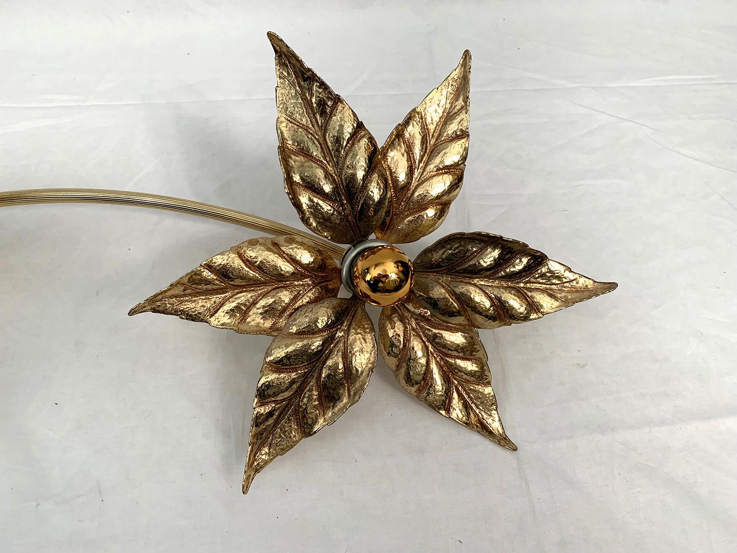 3 Flowers Wall Sconce by Willy Daro, 1970s In Good Condition For Sale In Brussels, Brussels