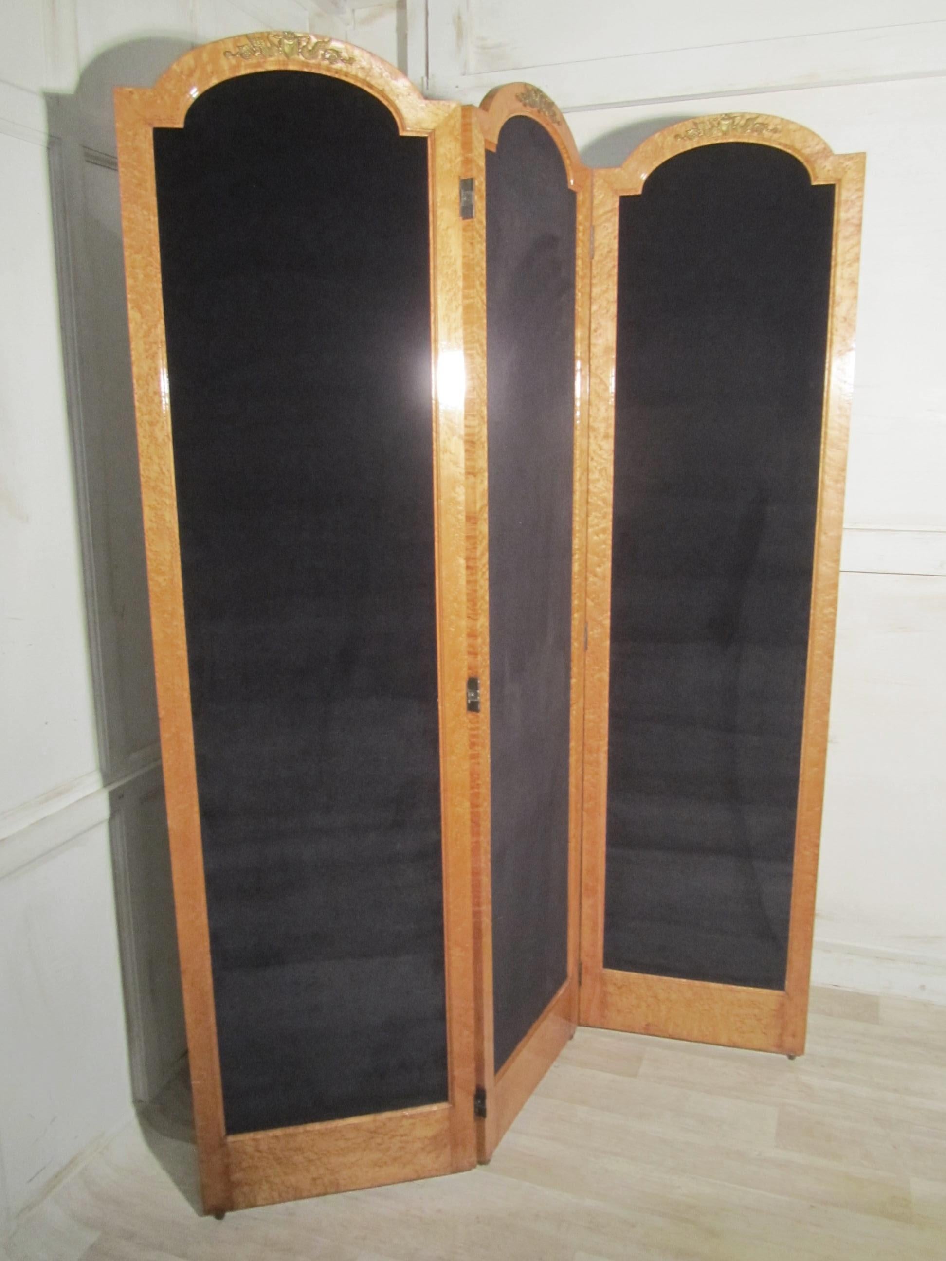 3 fold Art Deco dressing screen, bird’s-eye maple room divider

This is a very stylish Art Deco Piece, the frame is in beautifully figured bird’s Eye Maple with Ormolu decoration to the top, the insets are in Black Velvet 
This is a tall piece it