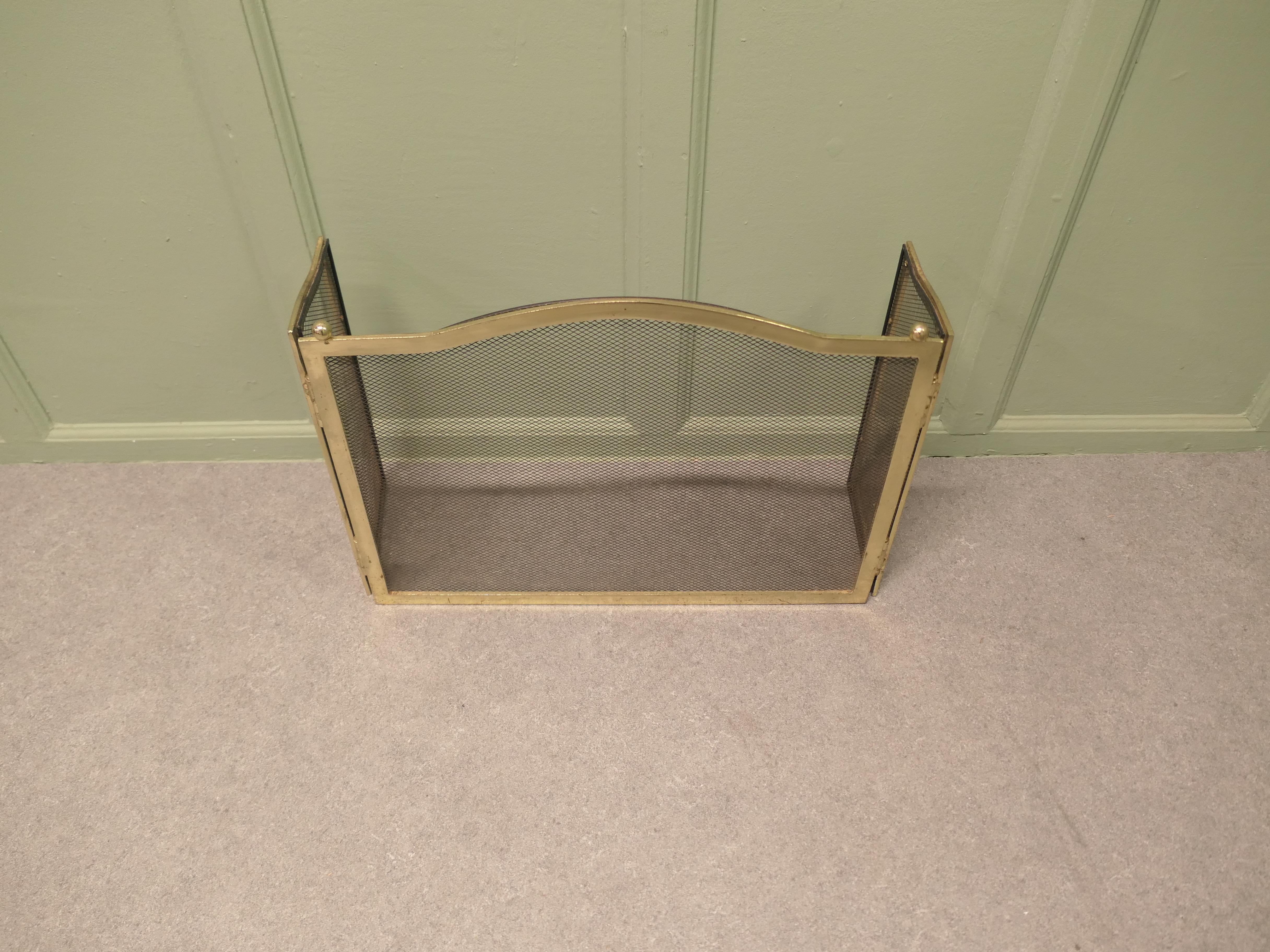 Art Deco 3 Fold French Brass Fire Guard   This is a folding Fireguard For Sale