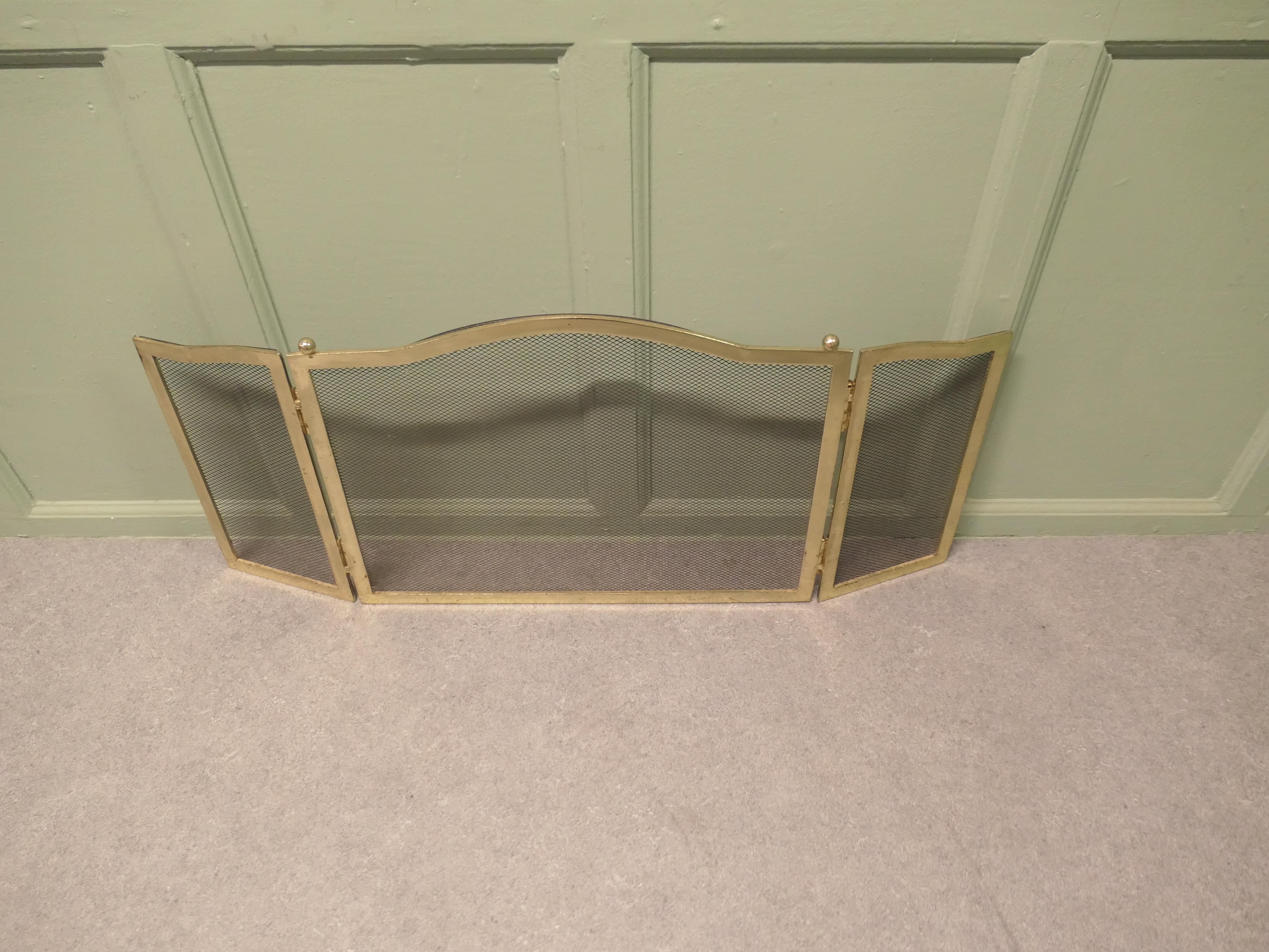 Mid-20th Century 3 Fold French Brass Fire Guard   This is a folding Fireguard For Sale
